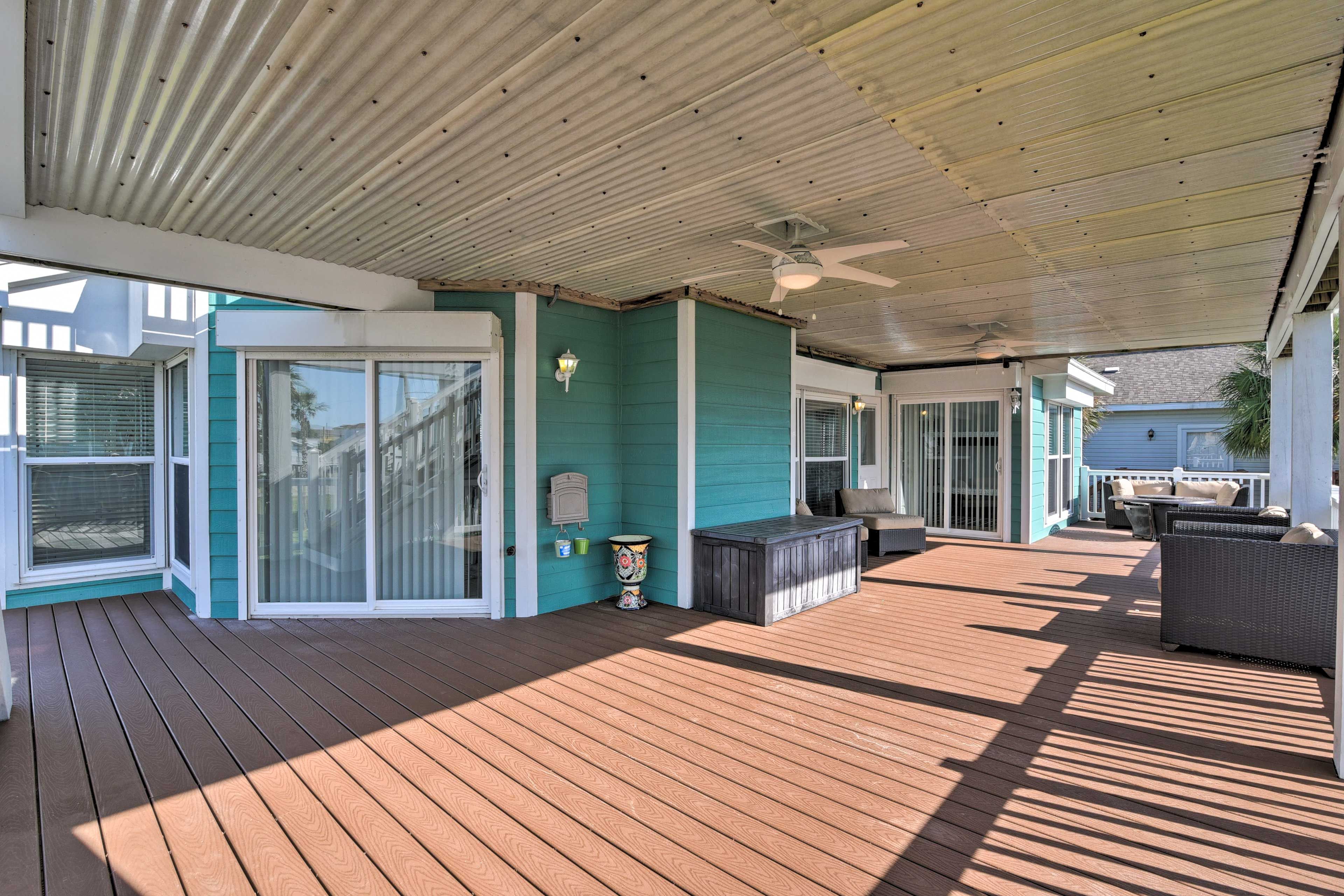 1st-Floor Wraparound Deck