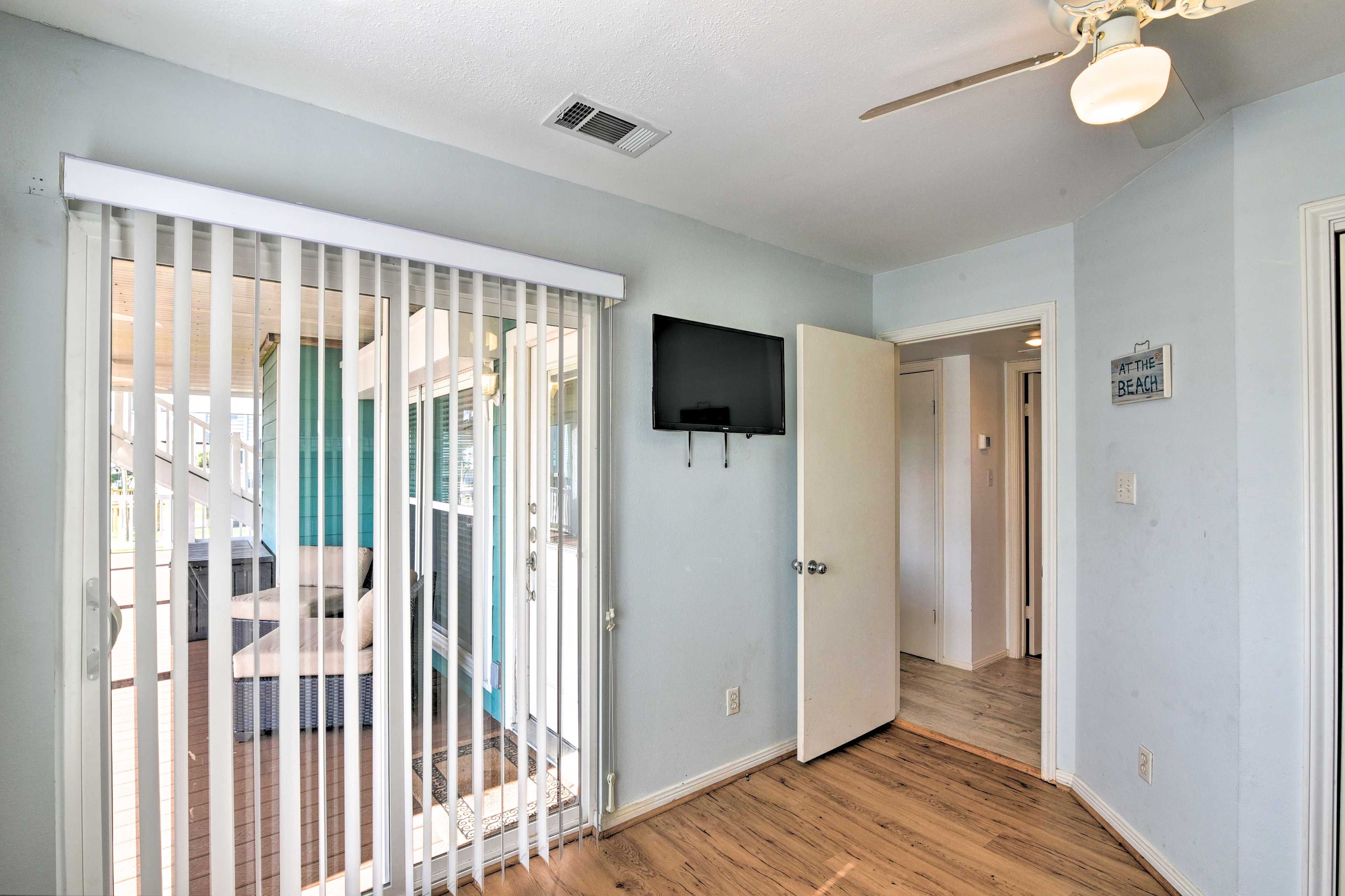 Bedroom 3 | Smart TV | Access to 1st-Floor Wraparound Deck