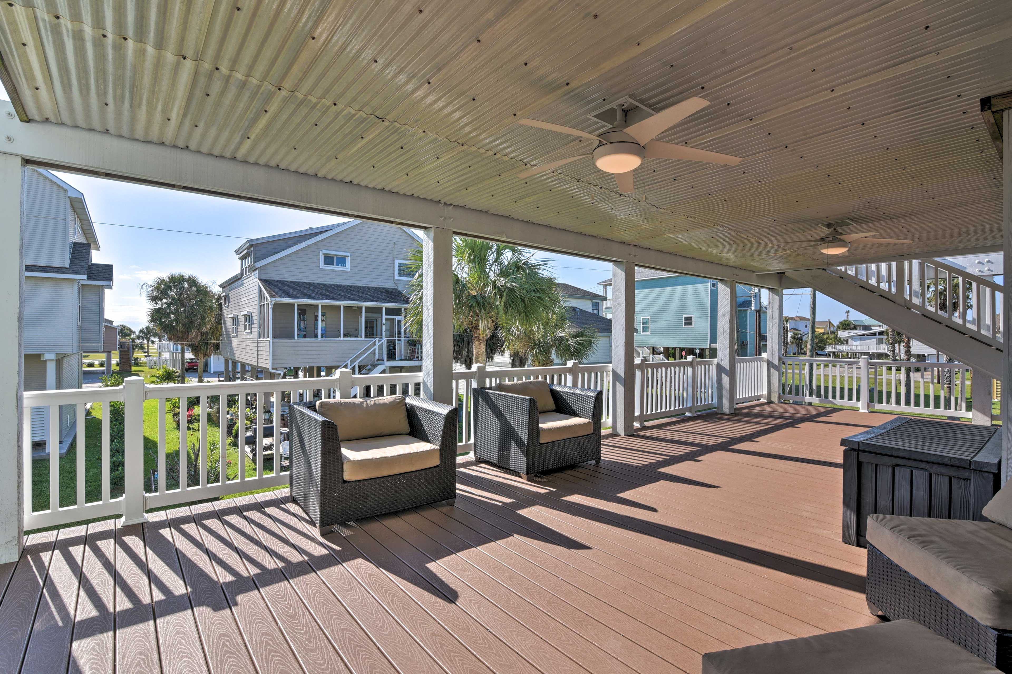 1st-Floor Wraparound Deck