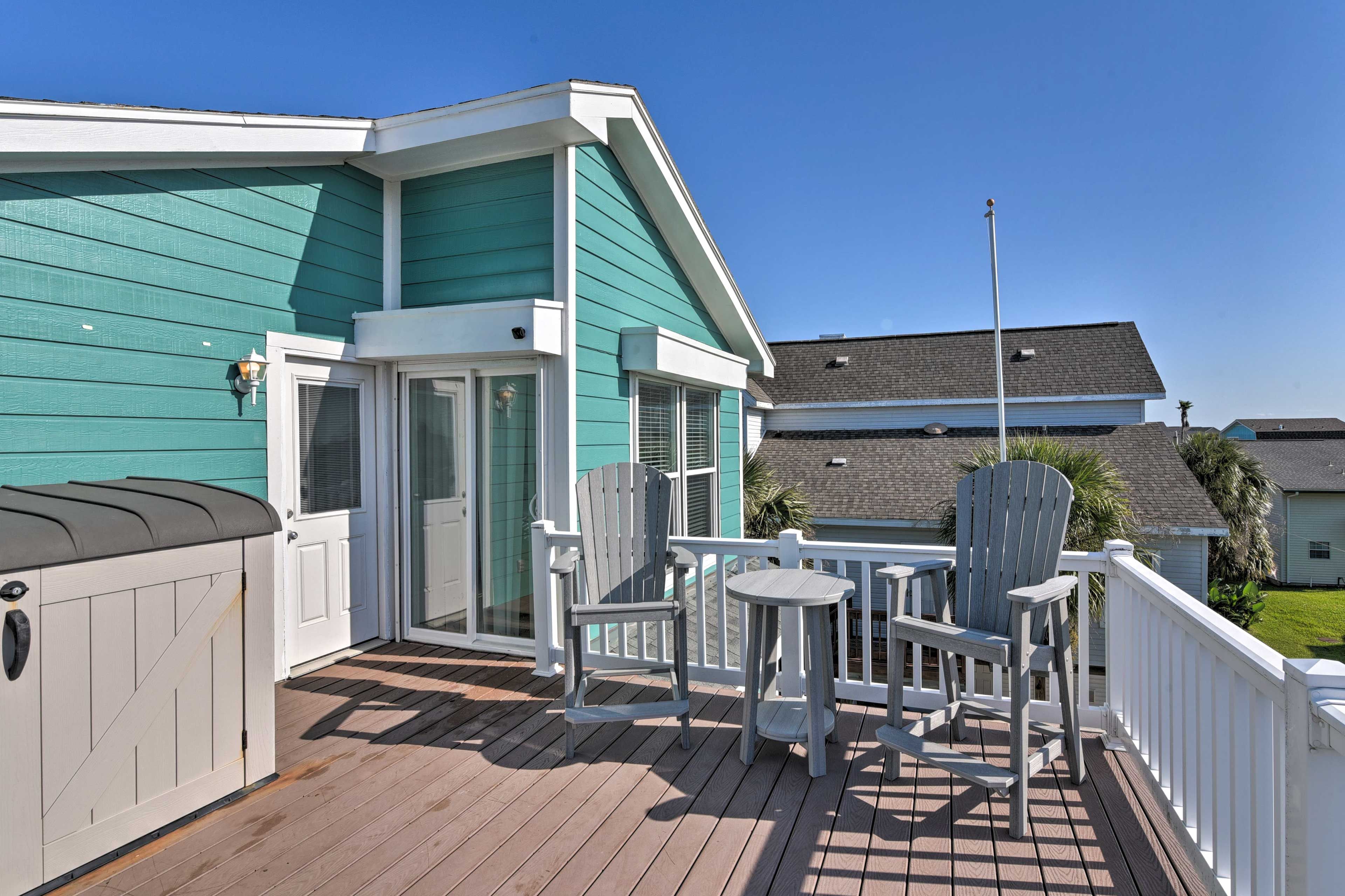 2nd-Floor Wraparound Deck
