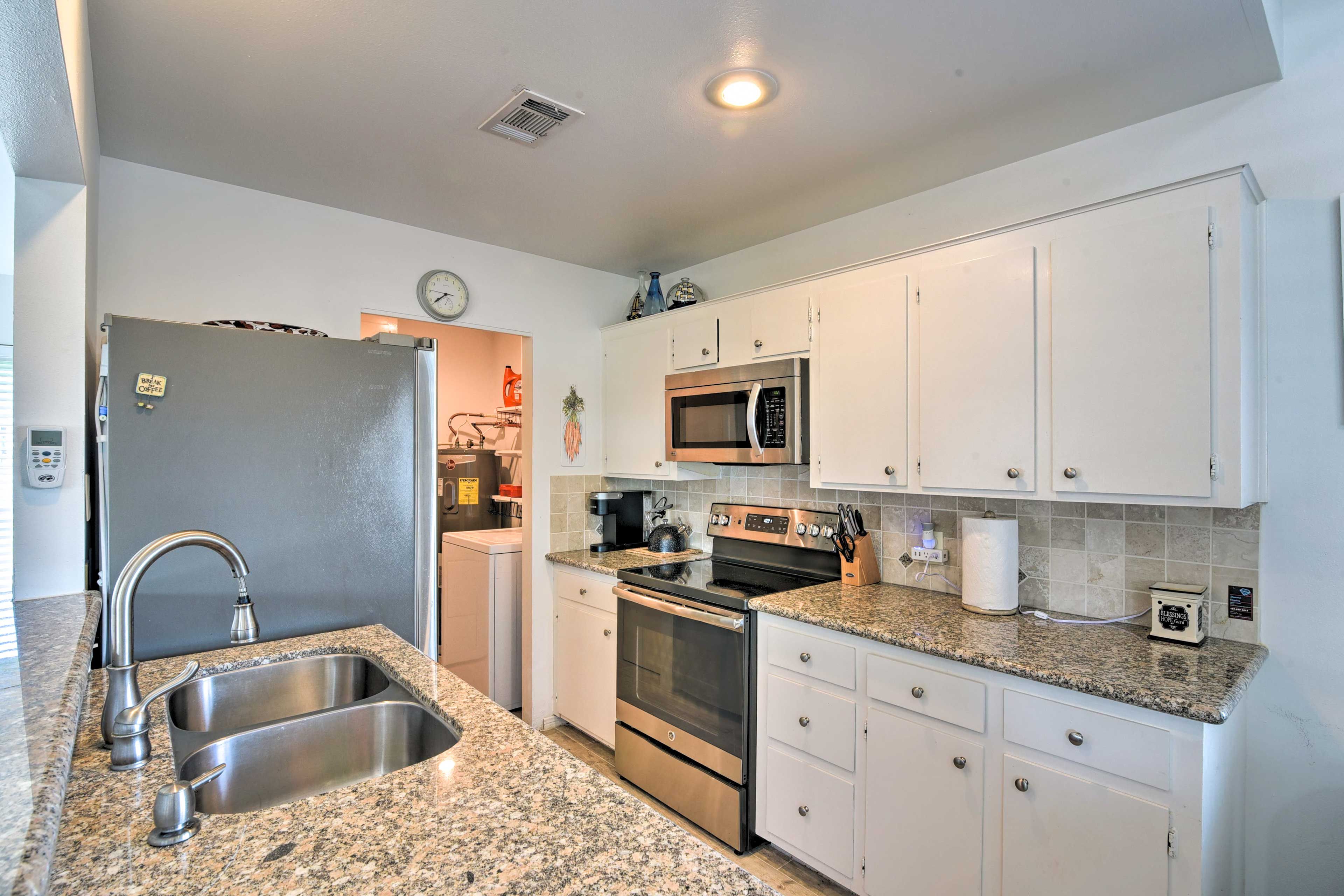 Kitchen | Toaster | Knife Set | Trash Bags | Paper Towels