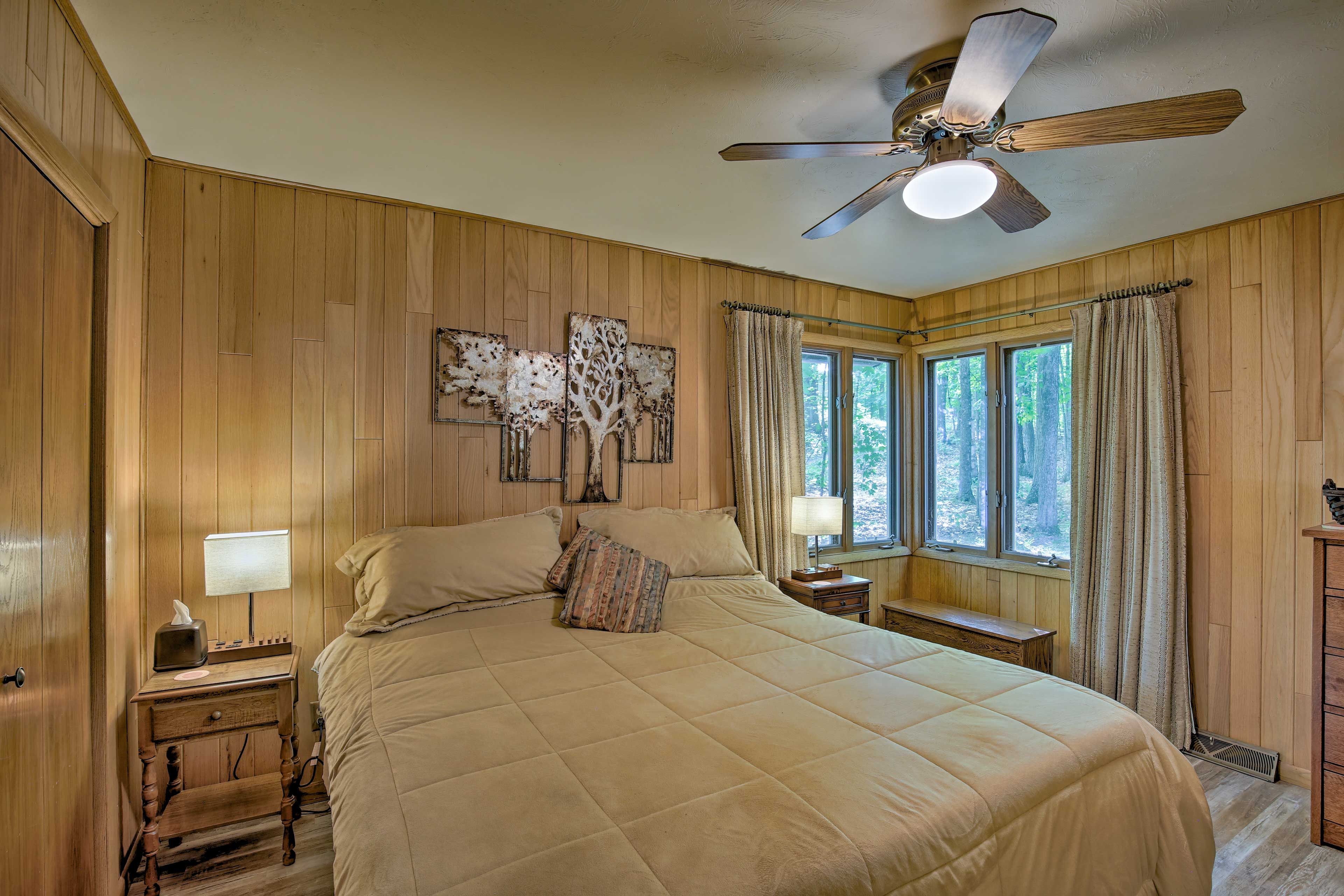 Bedroom 1 | King Bed | Linens & Towels | Smart TV