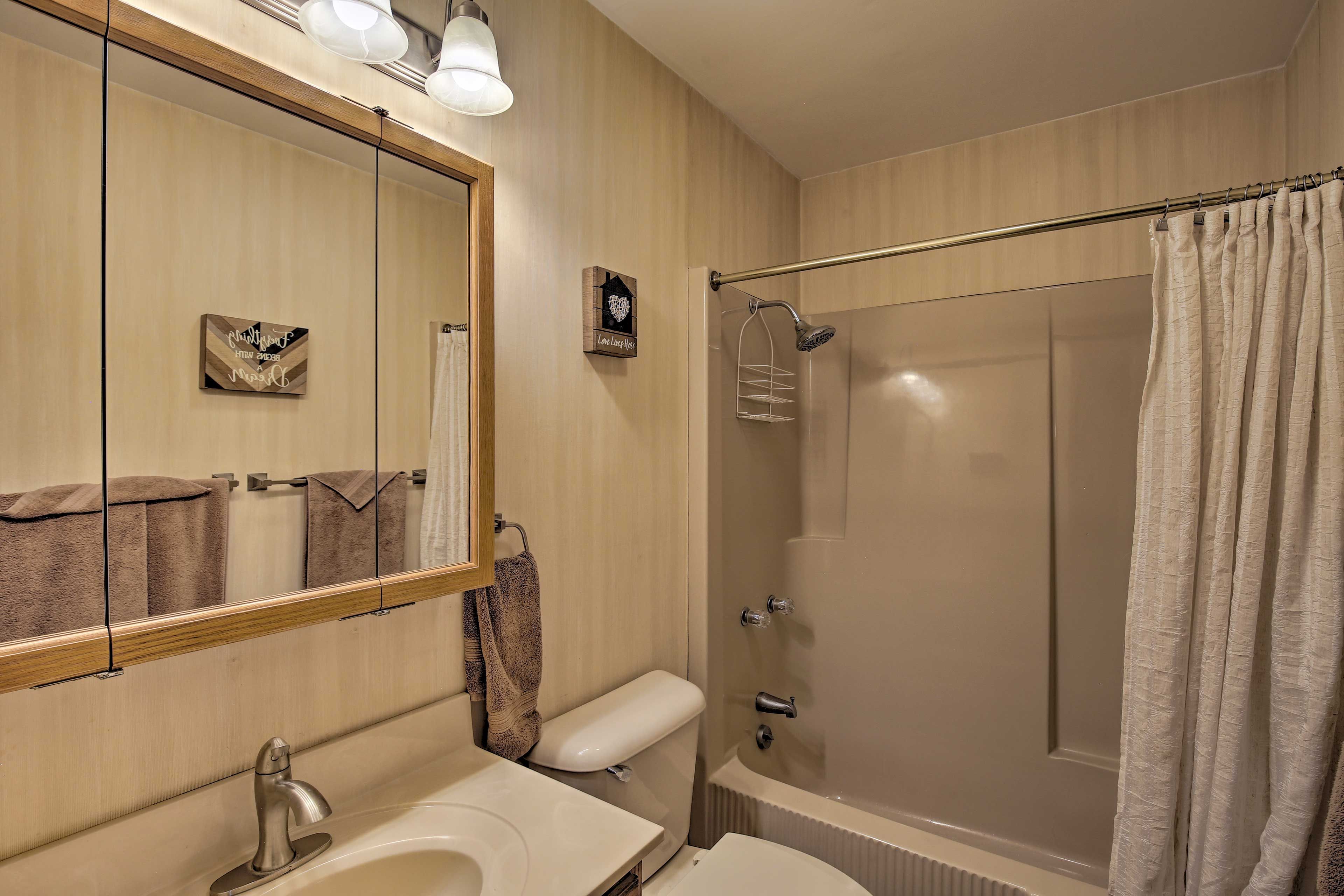 Full Bathroom | Complimentary Toiletries