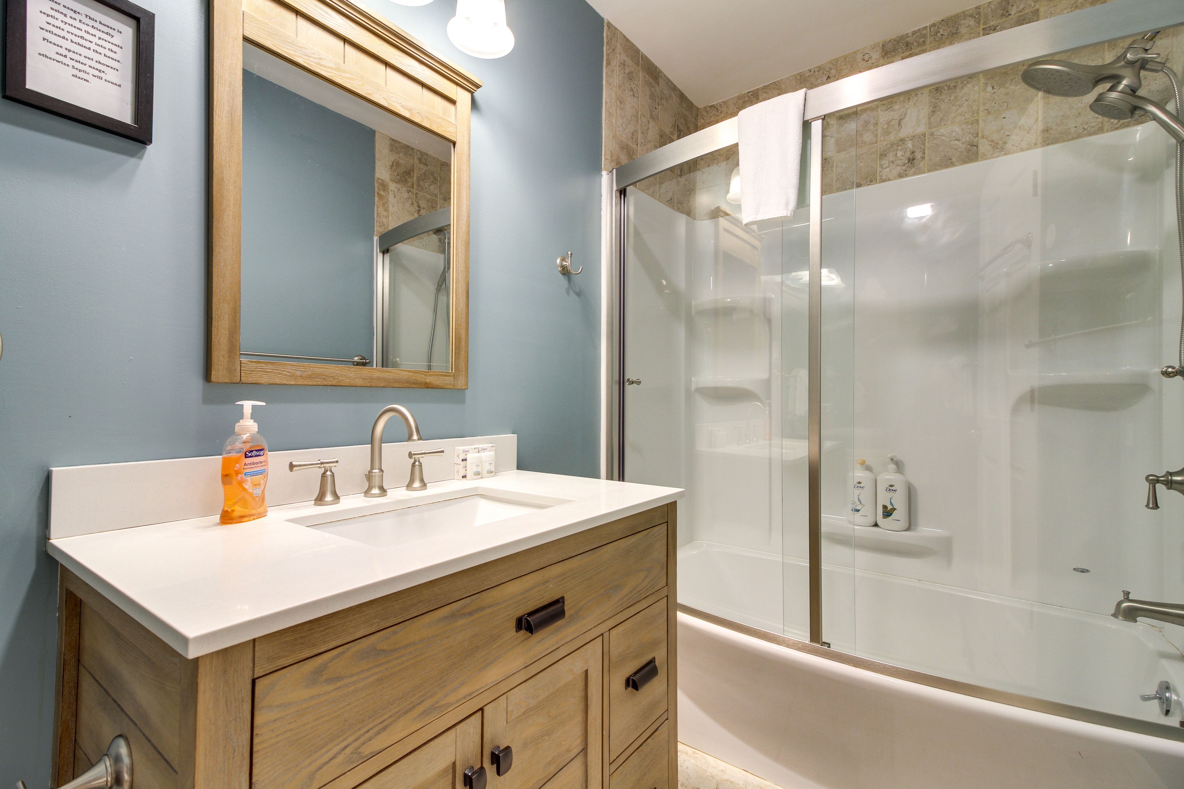 Full Bathroom | 2nd Floor