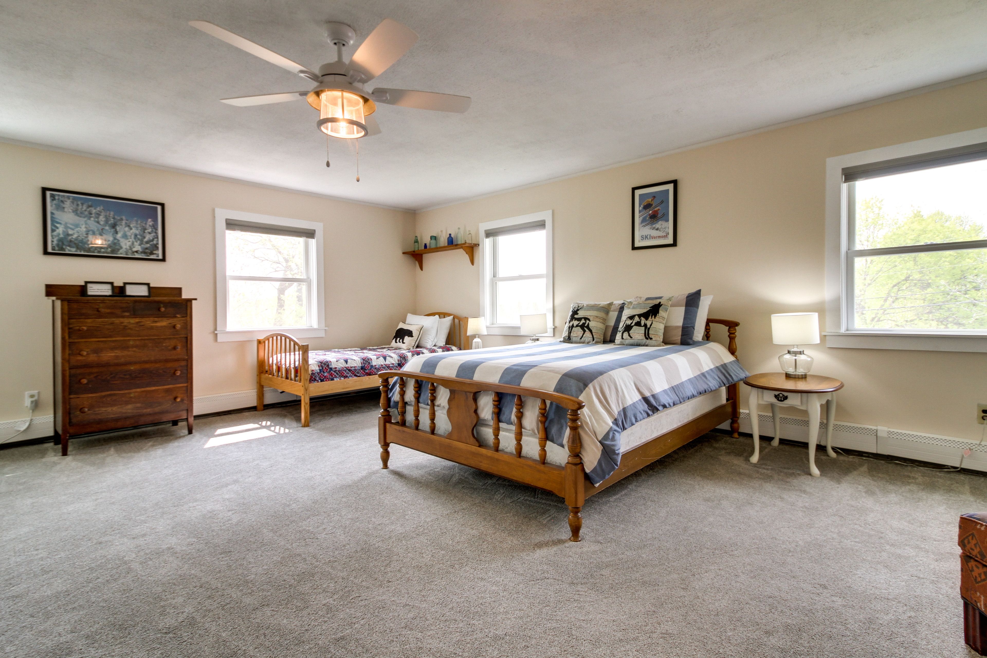 Bedroom 1 | Queen Bed | Twin Bed | 2nd Floor