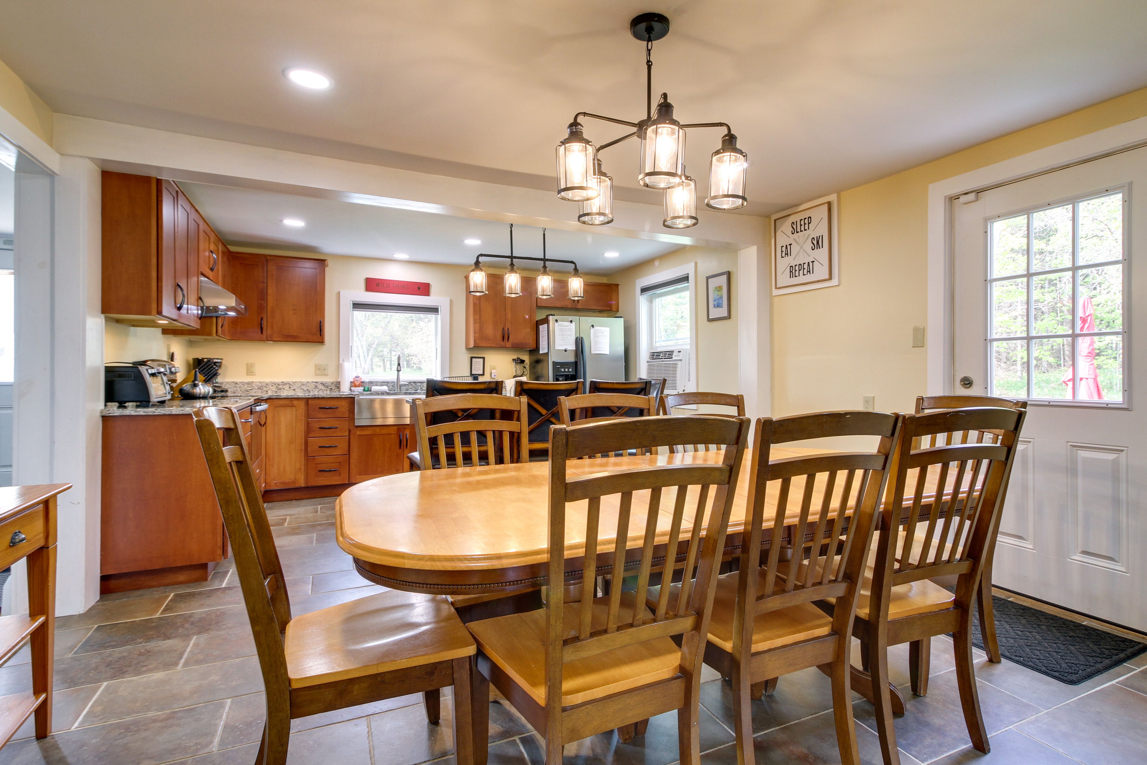Eat-In Dining Area