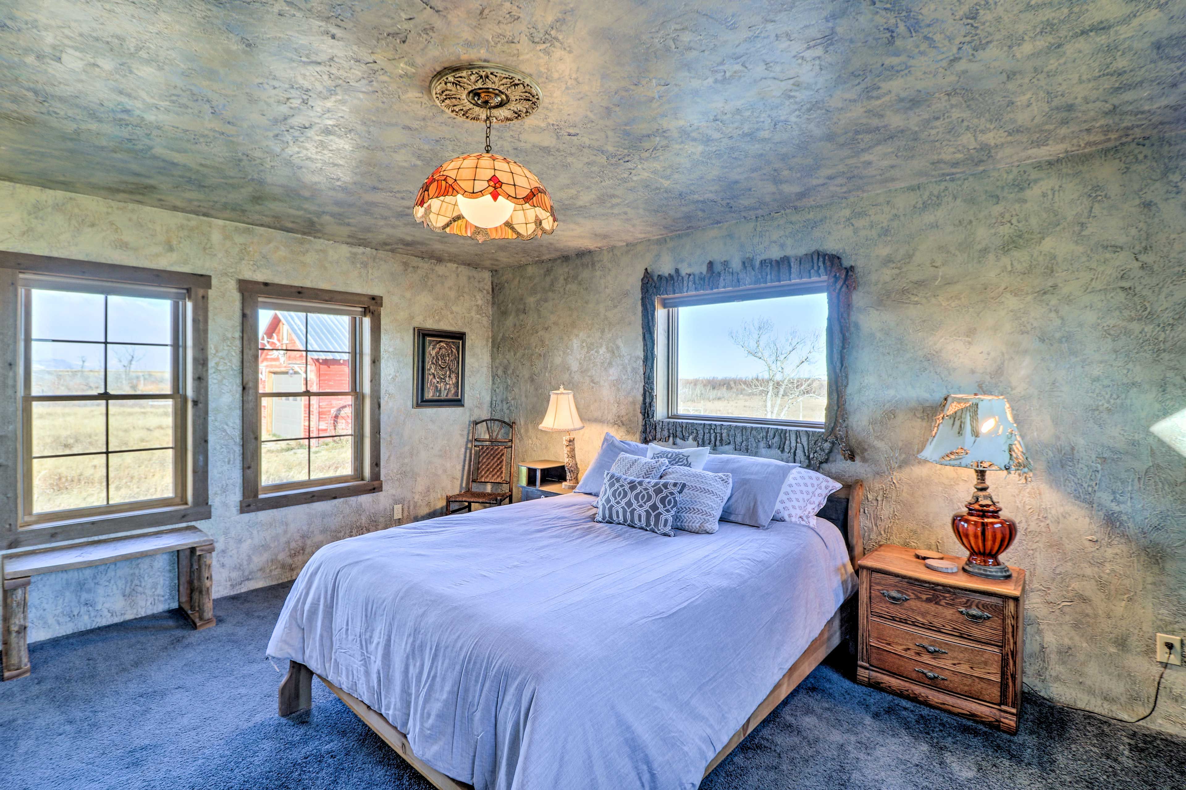 Bedroom 1 | Main Level | Queen Bed
