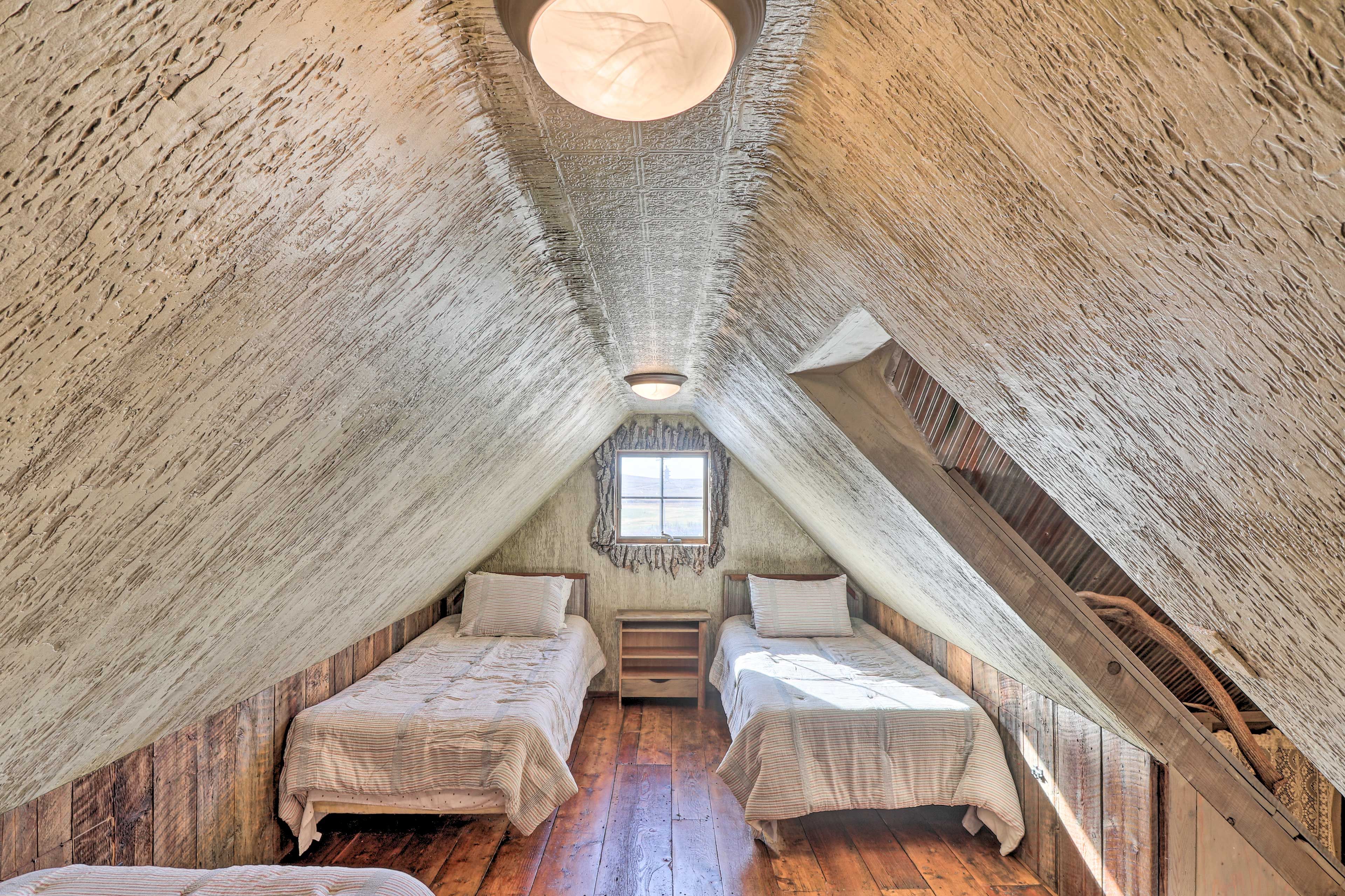 Bedroom 3 | Upper Level | 3 Twin Beds