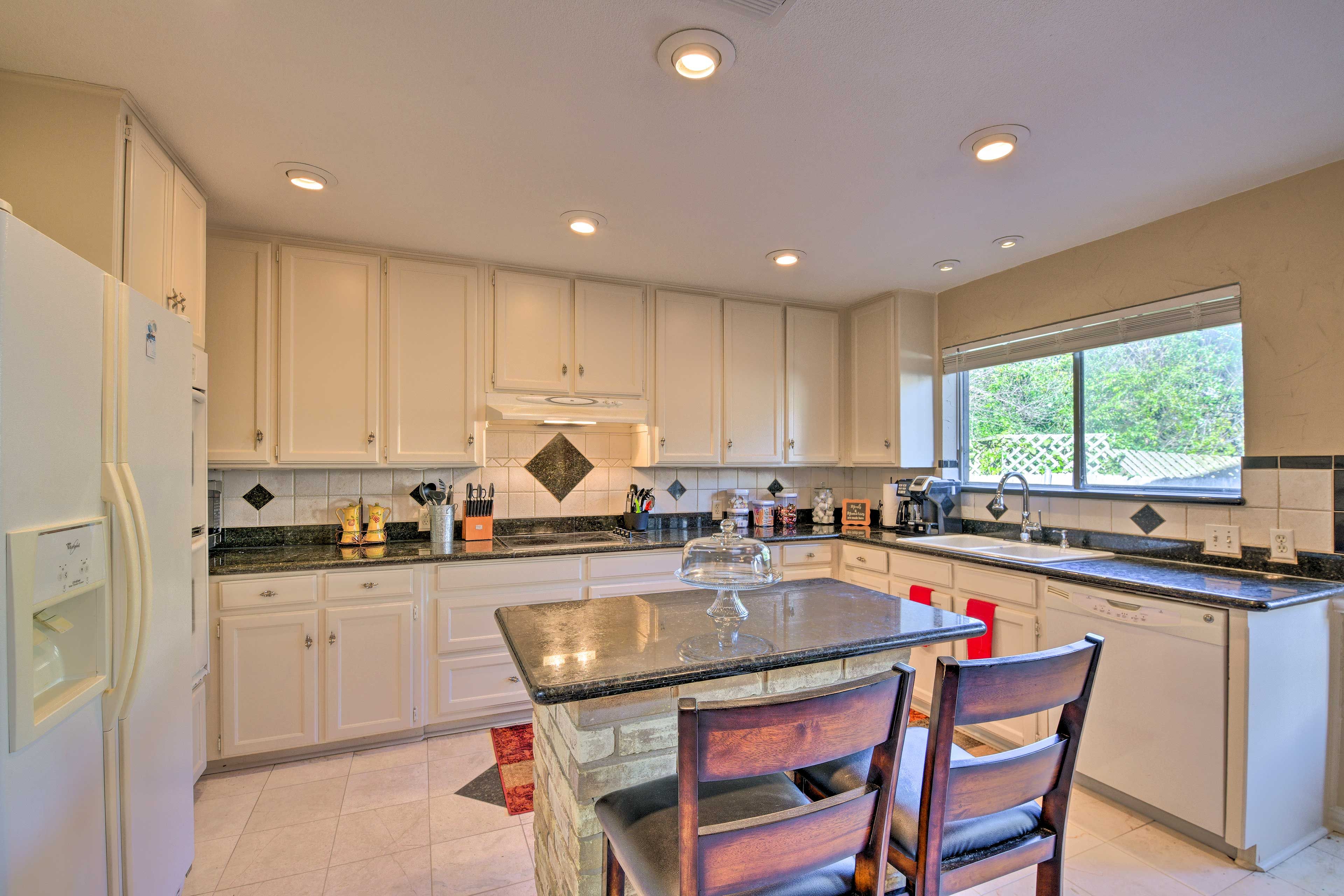 Fully Equipped Kitchen | Hot Water Pot | Organic Coffee, Tea & Snacks