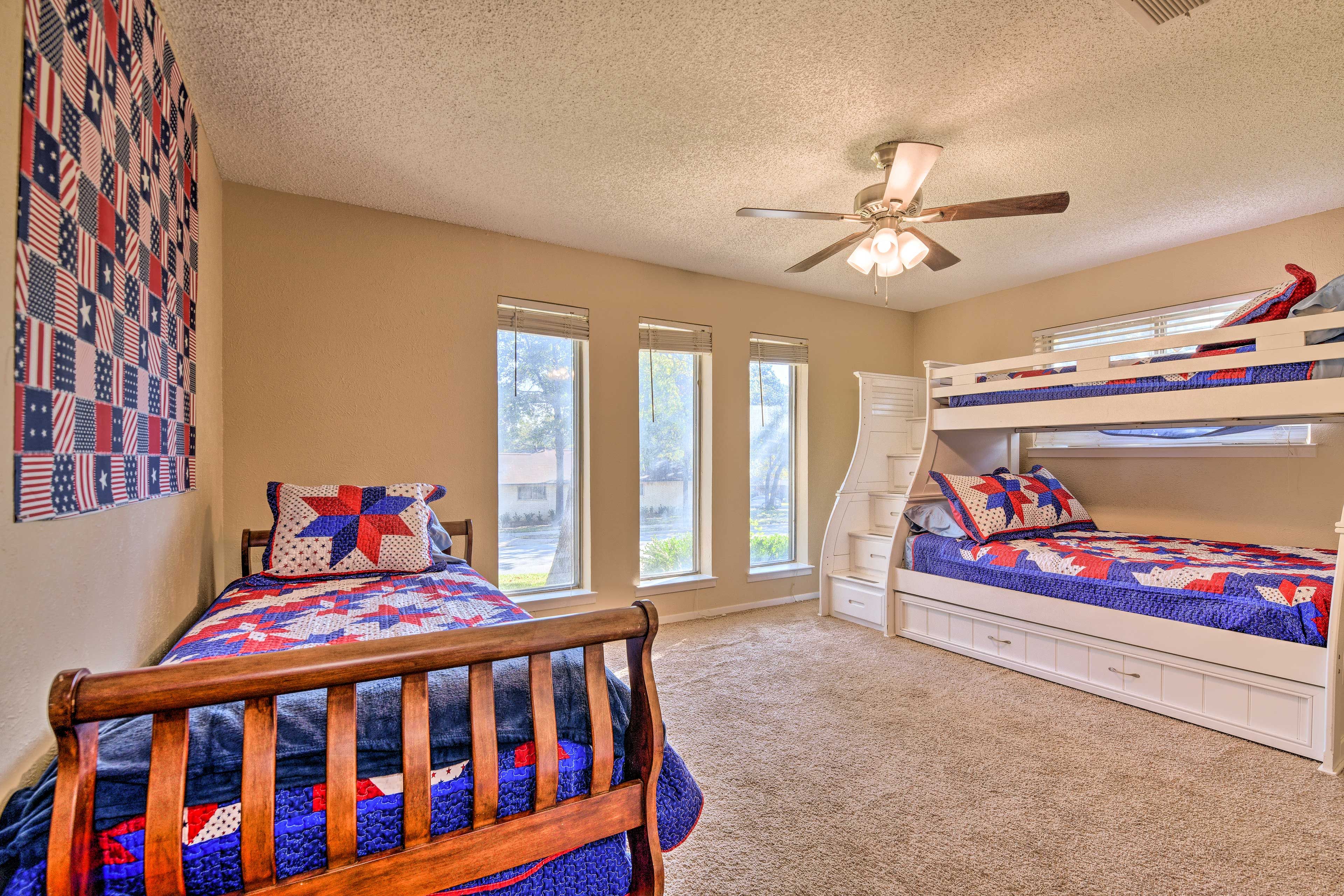 Bedroom 3 | Twin/Full Bunk Bed | Twin Trundle Bed