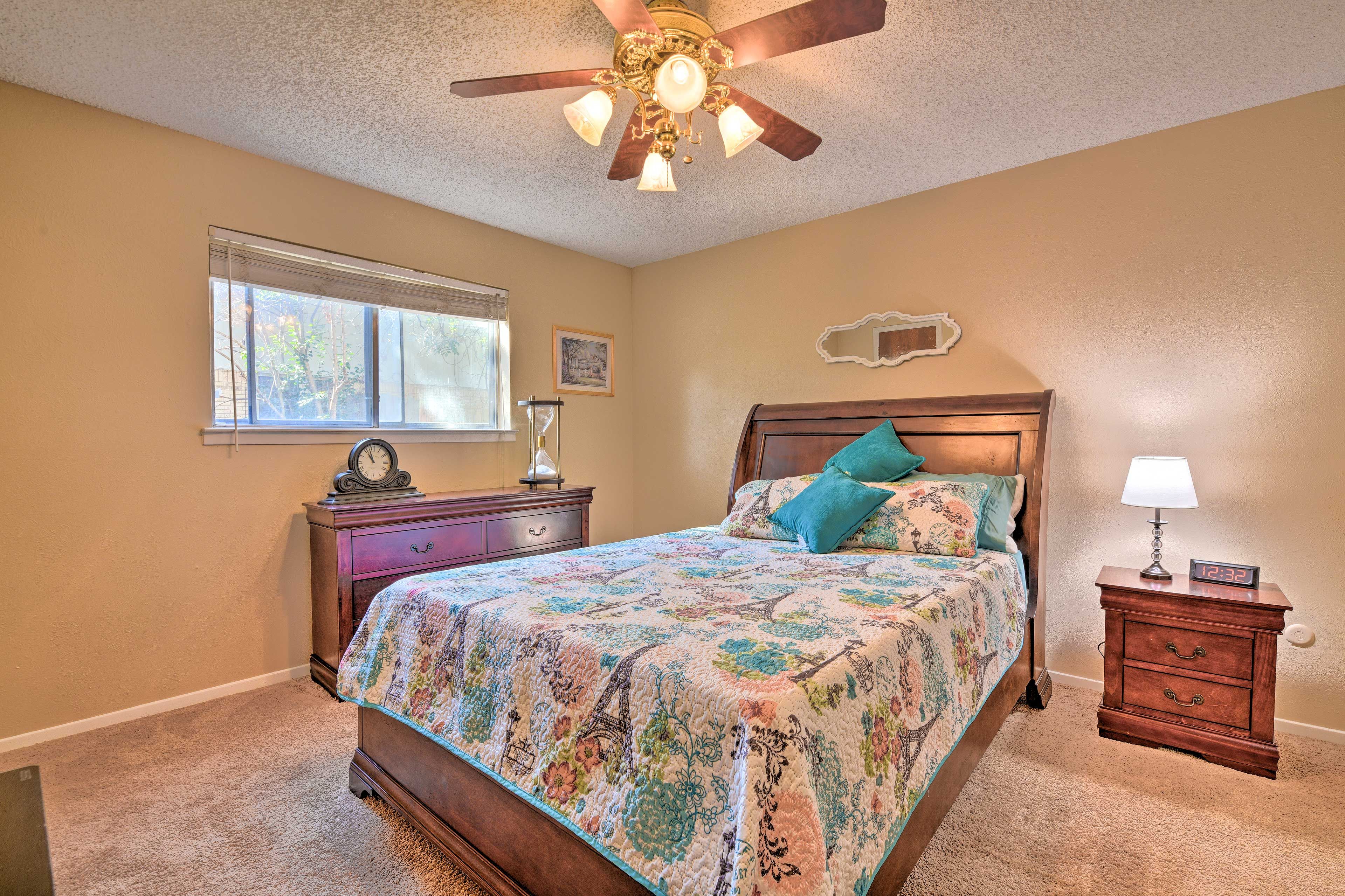 Bedroom 2 | Queen Bed