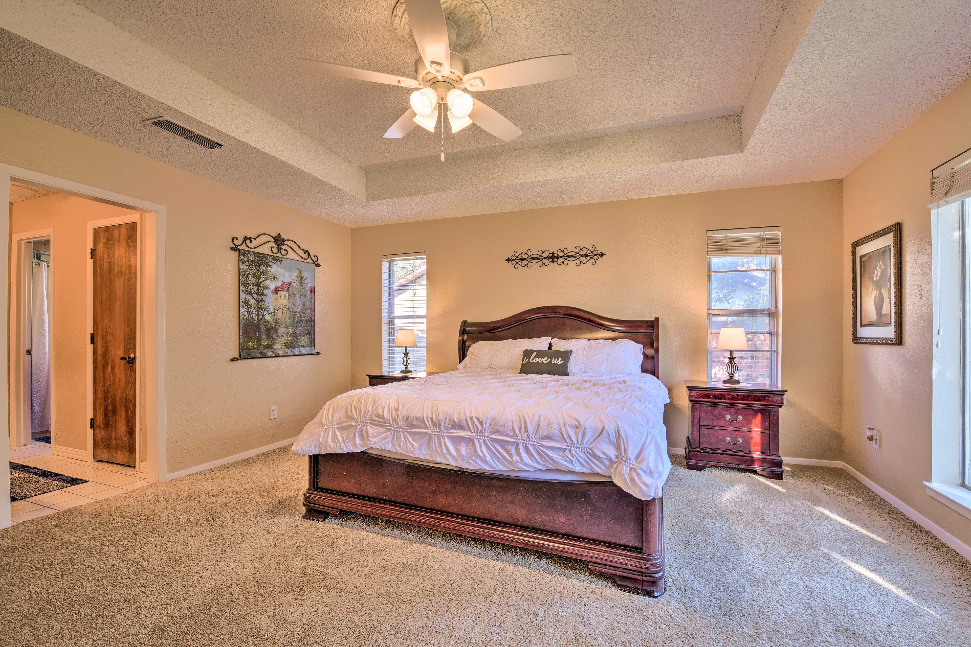 Bedroom 1 | King Bed | Full En-Suite Bathroom