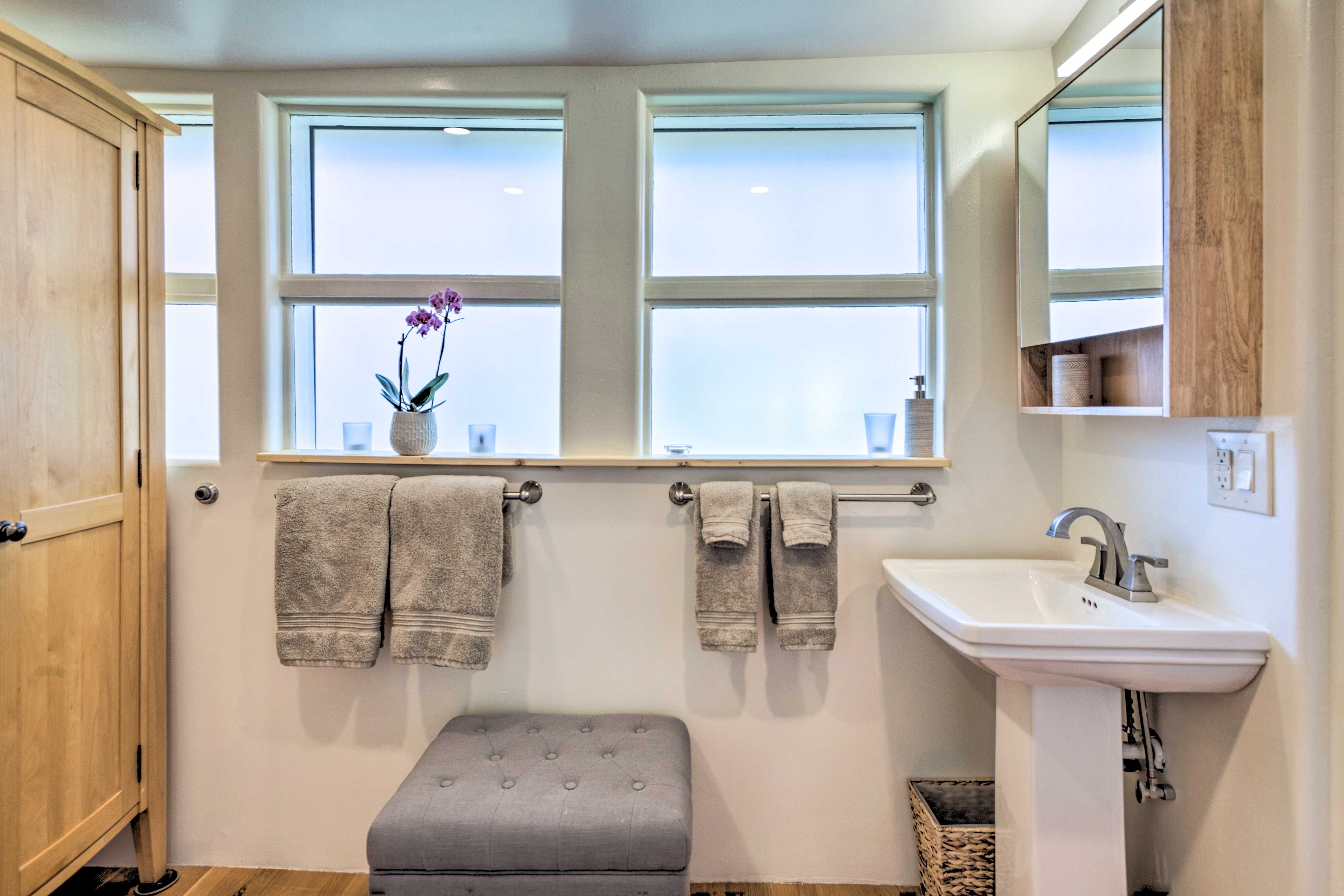 Full Bathroom | Towels Provided