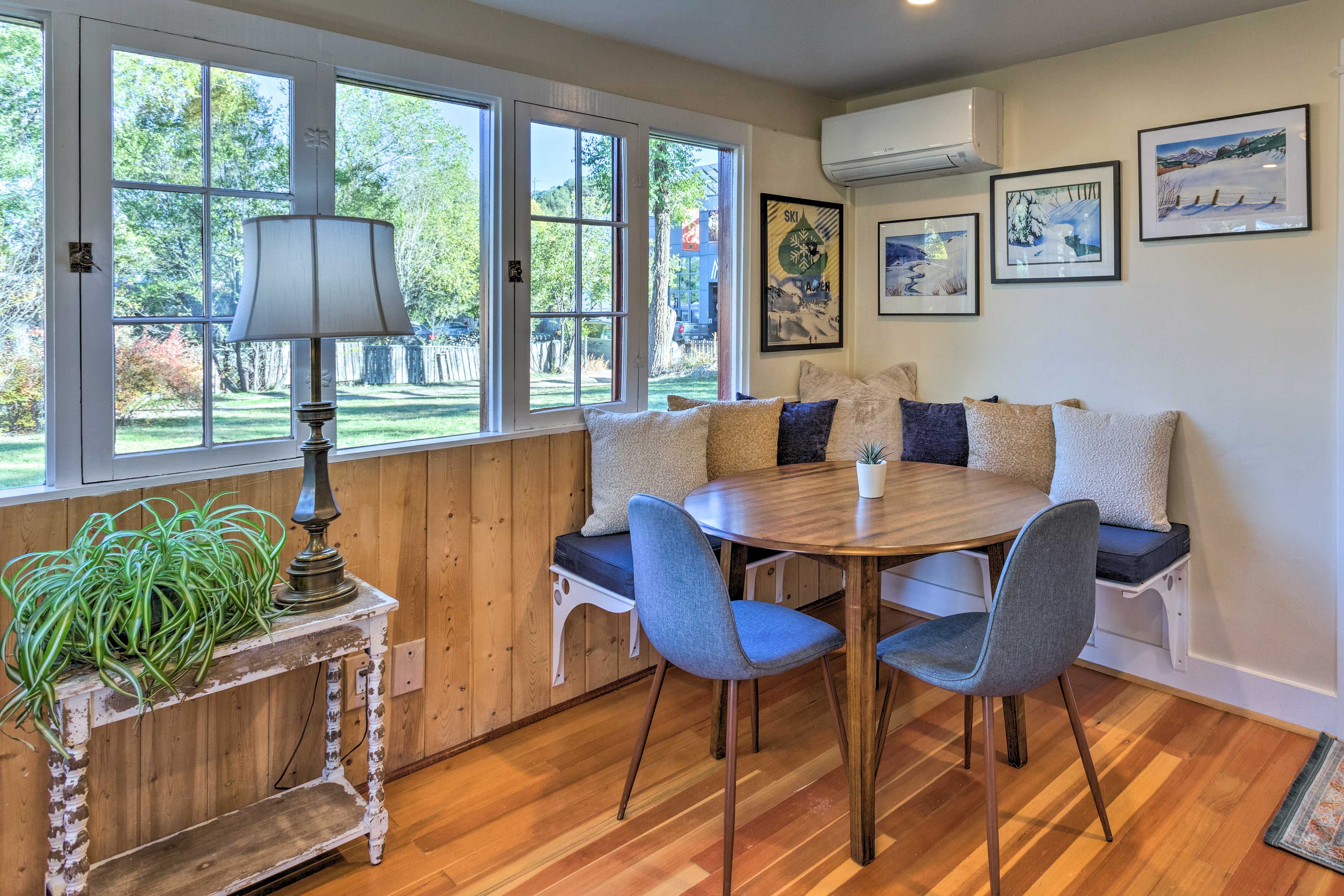 Sunroom | Breakfast Nook
