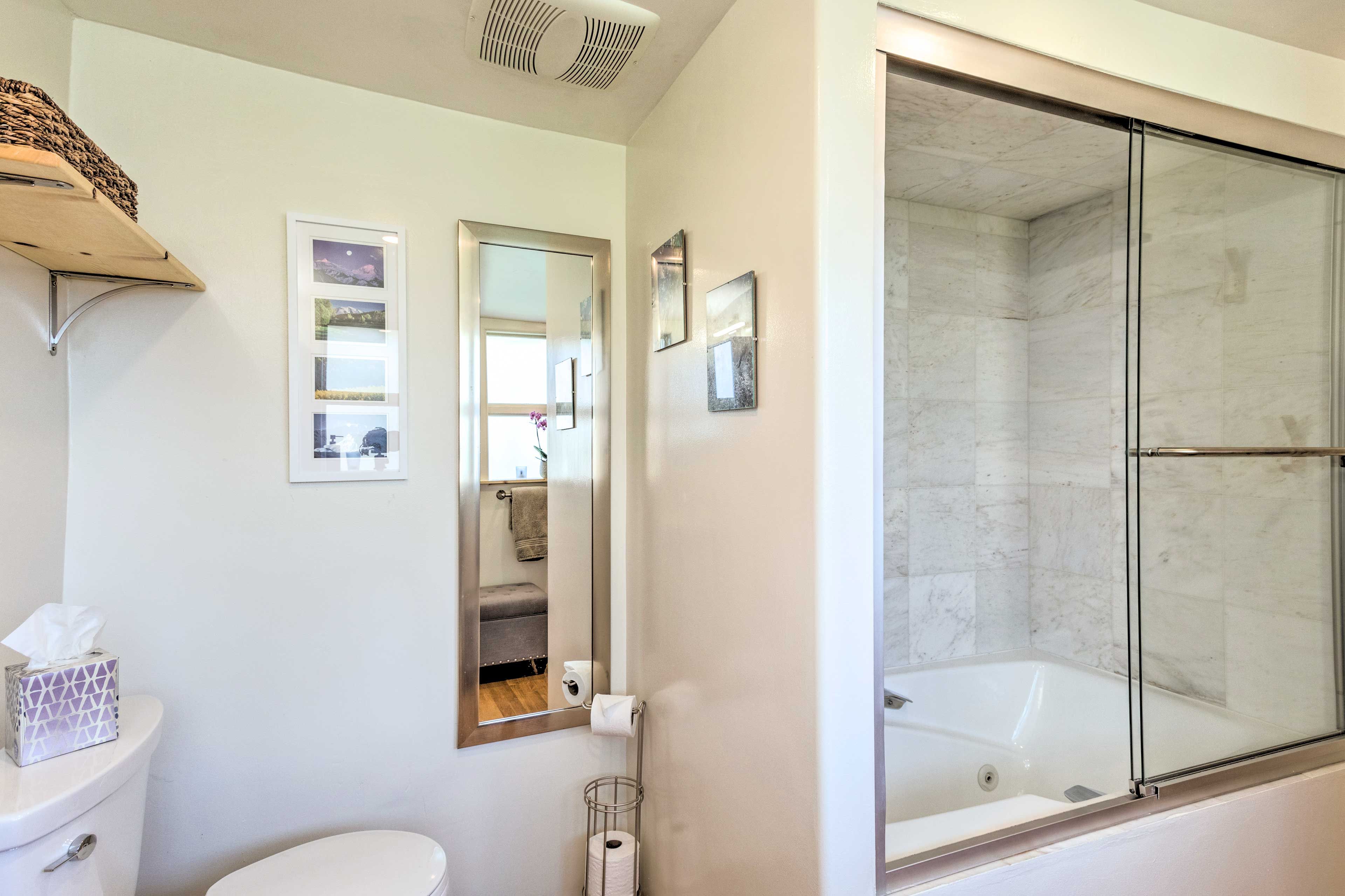 Full Bathroom | Deep Jetted Tub | Shower/Tub Combo