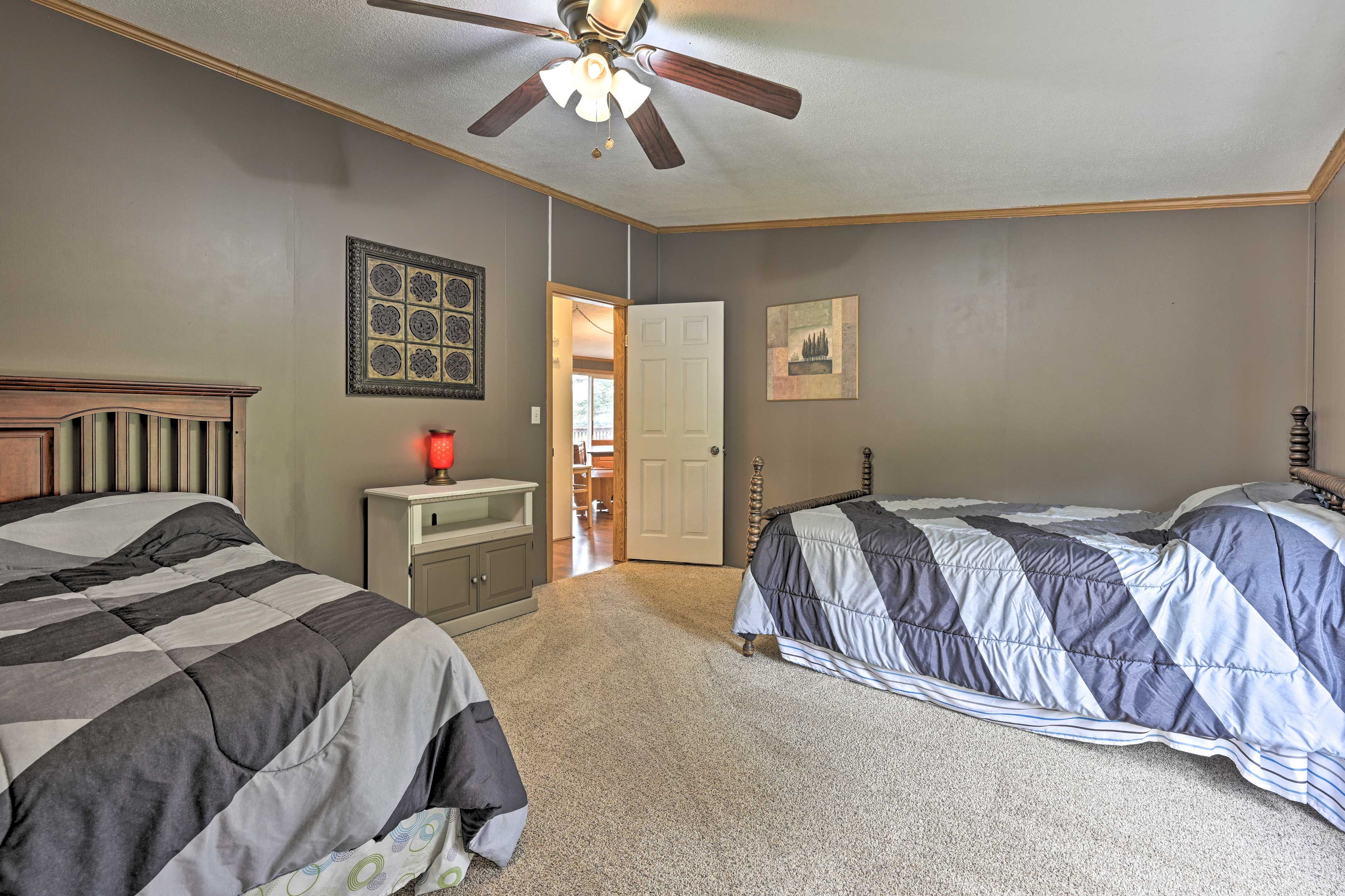 Bedroom 2 | Hangers