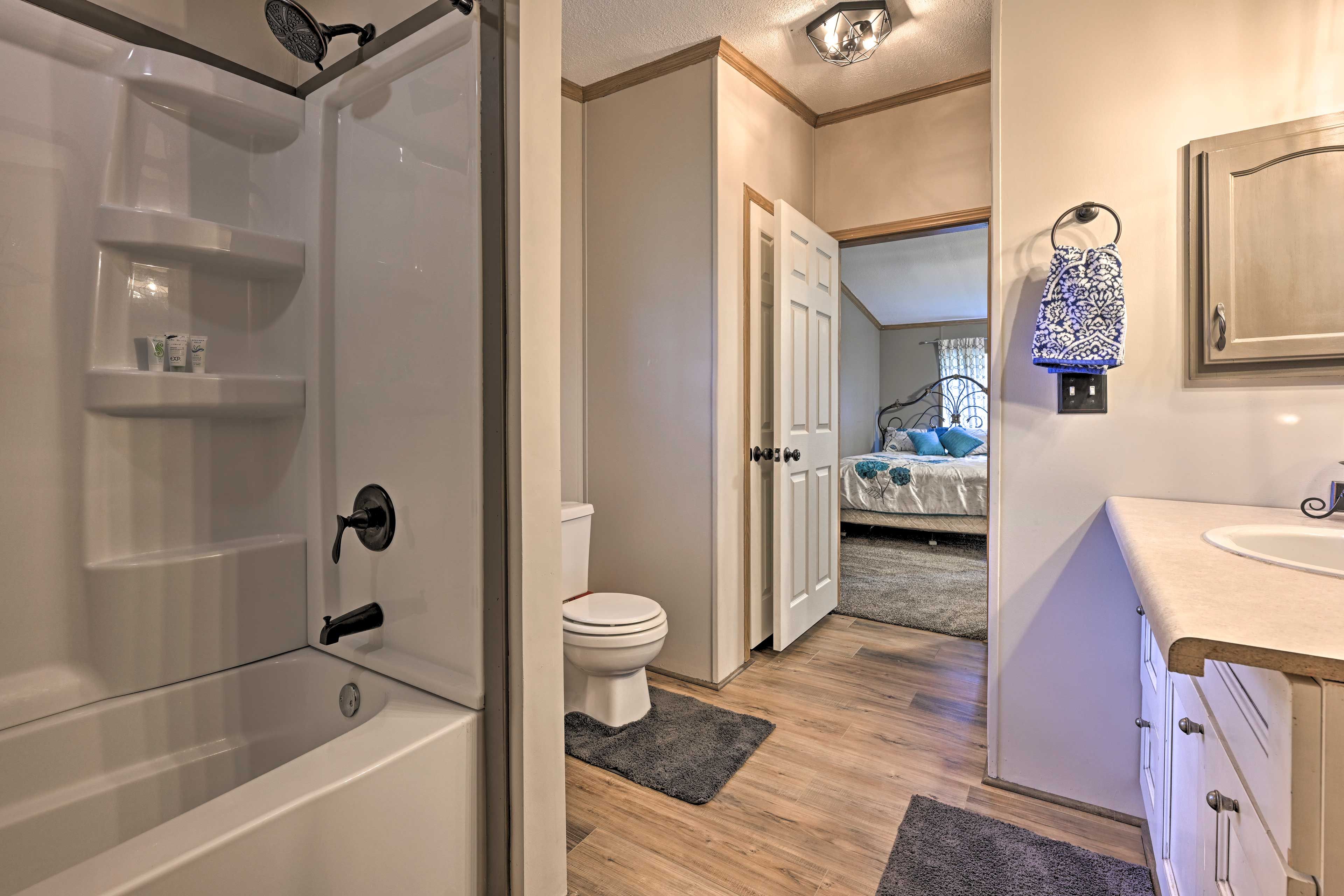 Full En-Suite Bathroom | Complimentary Toiletries