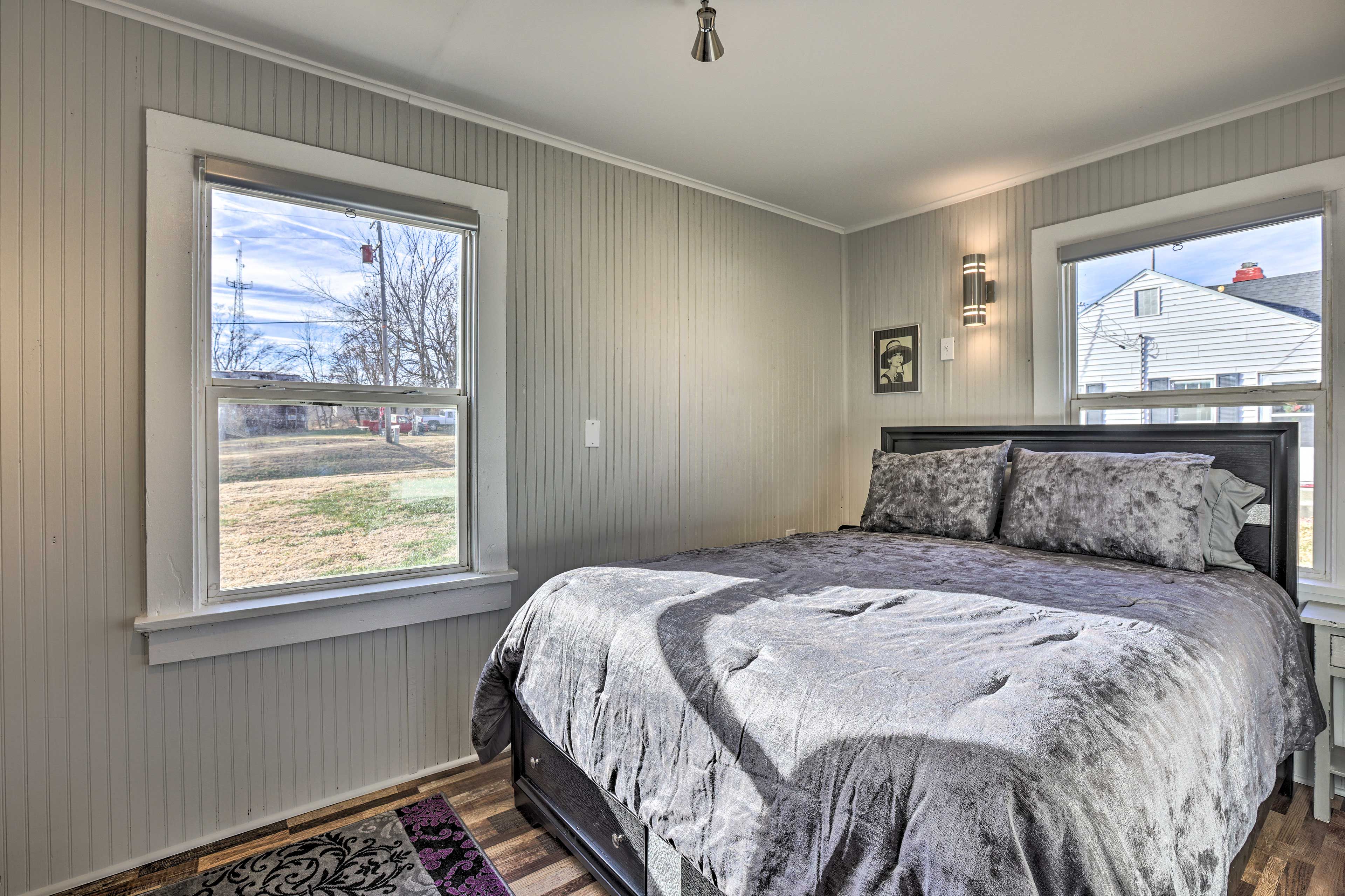 Bedroom | Queen Bed | Main Floor | No Stairs to Access