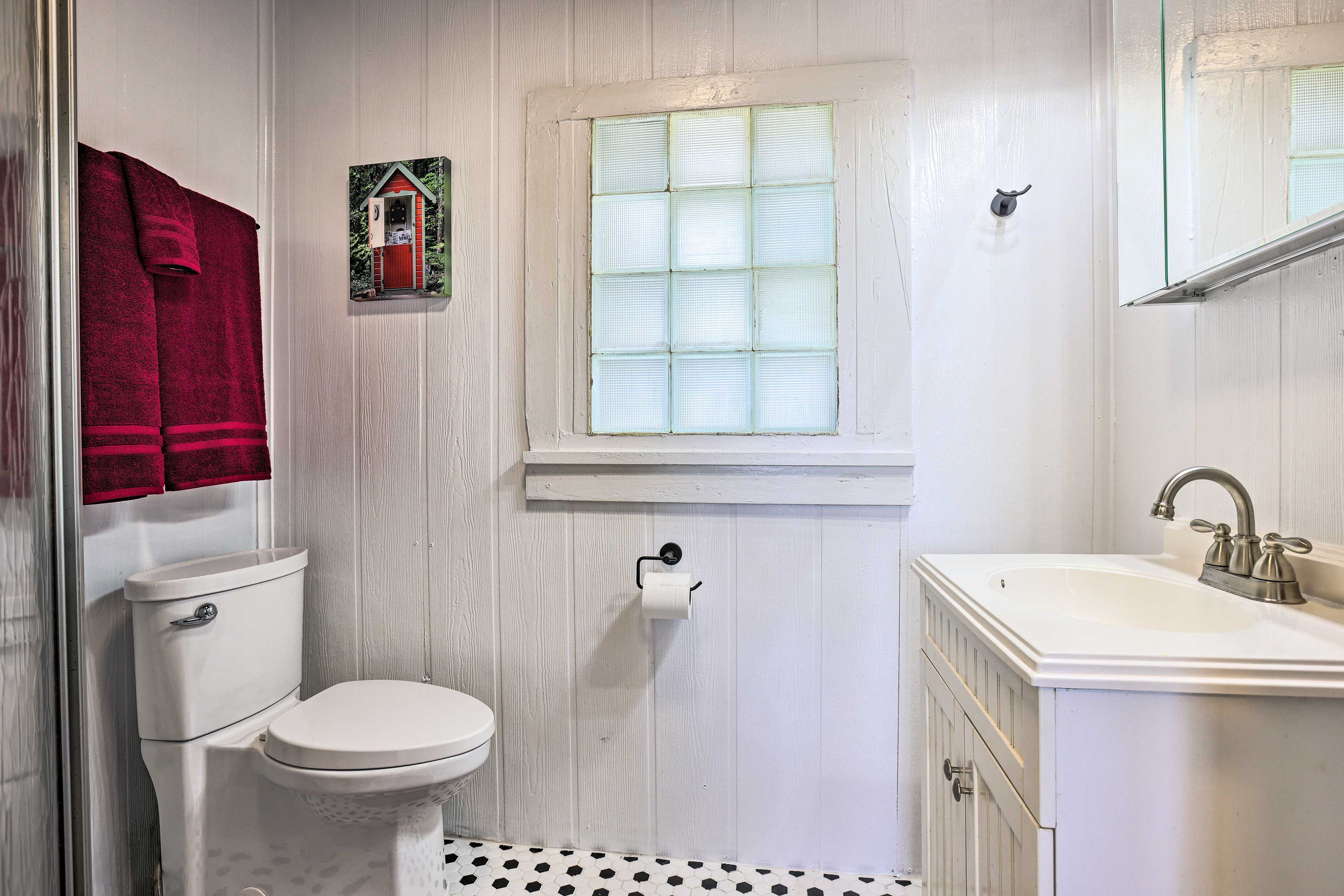 Full Bathroom | Complimentary Toiletries | Hair Dryer | Towels Provided