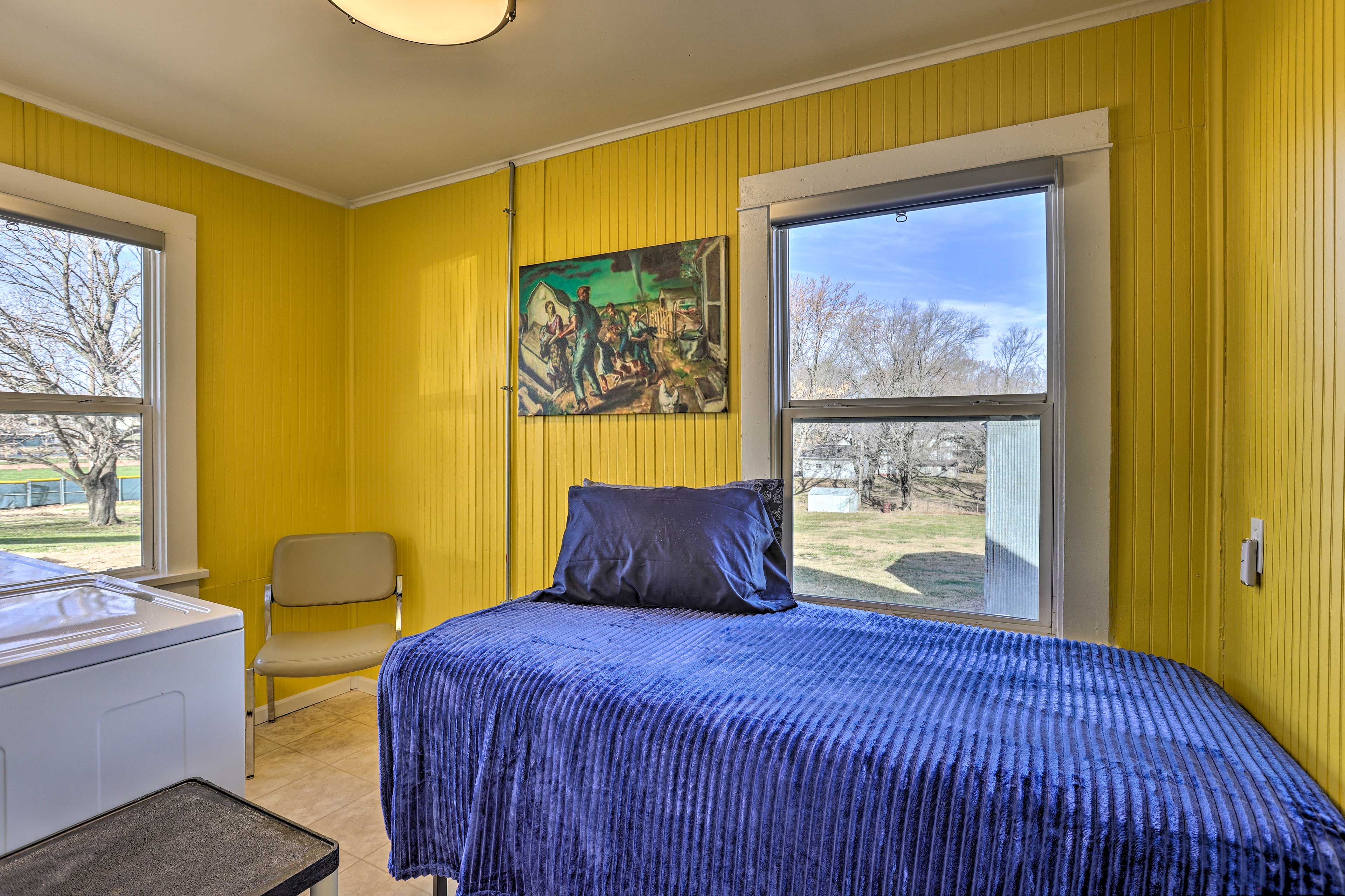 Laundry Room | Twin Bed