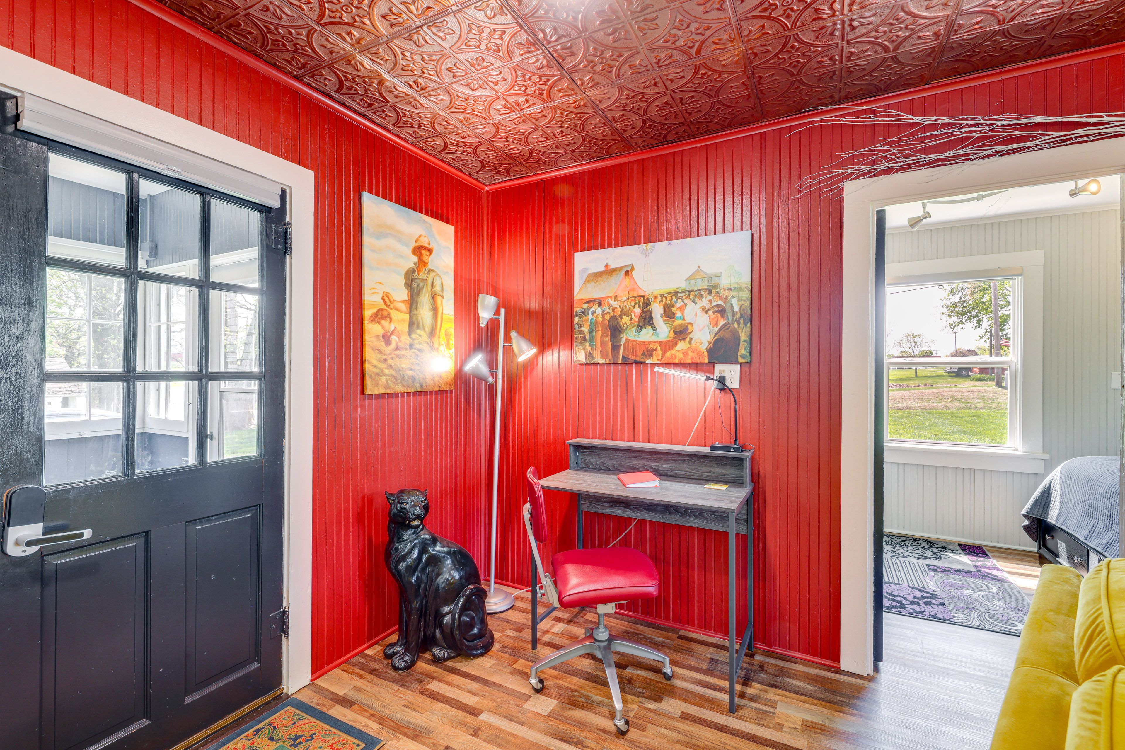 Entryway | Laptop-Friendly Workspace
