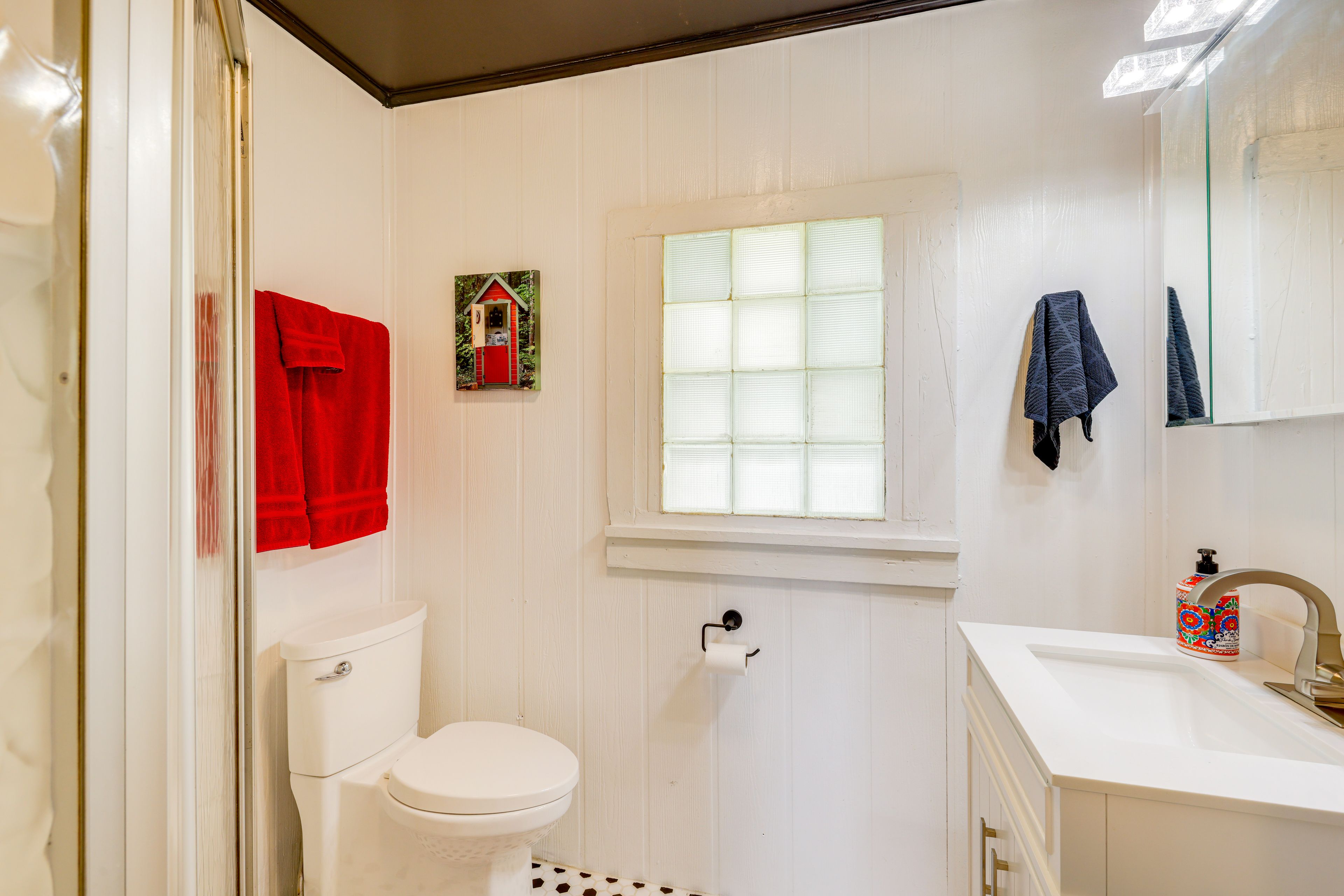 Full Bathroom | Complimentary Toiletries | Hair Dryer | Towels Provided