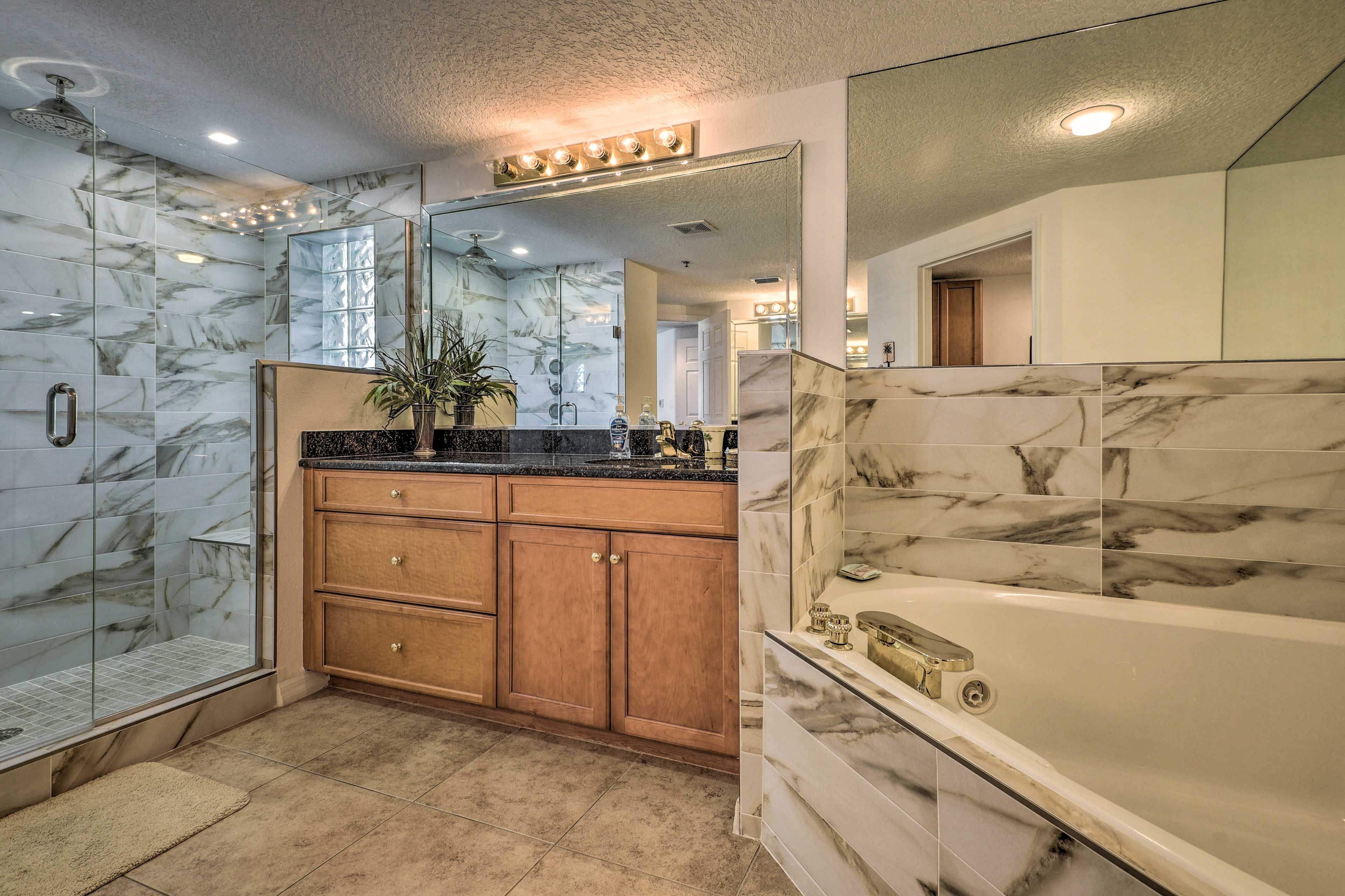 Full Bathroom | Towels Provided