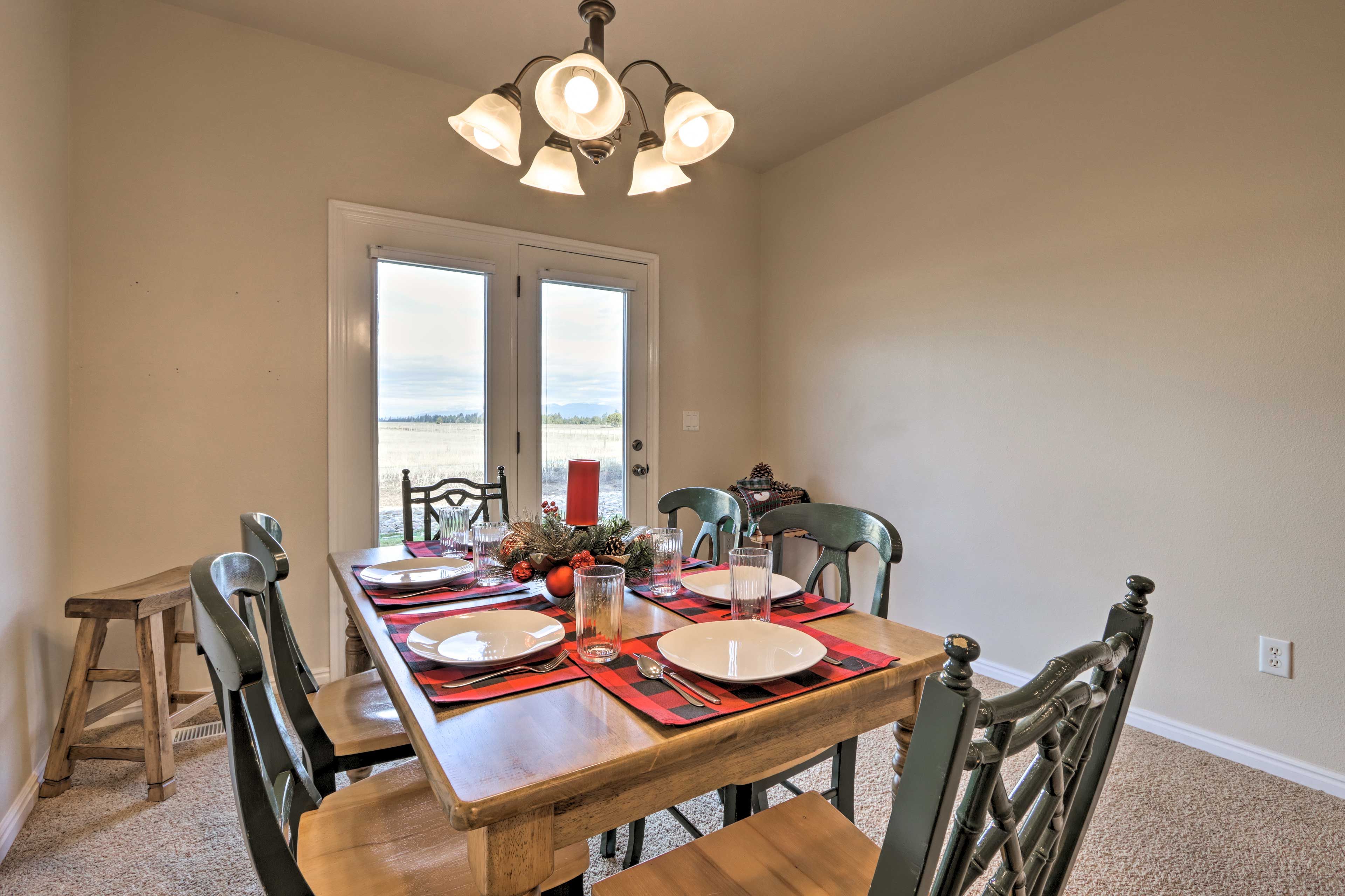 Dining Area | Access to Patio