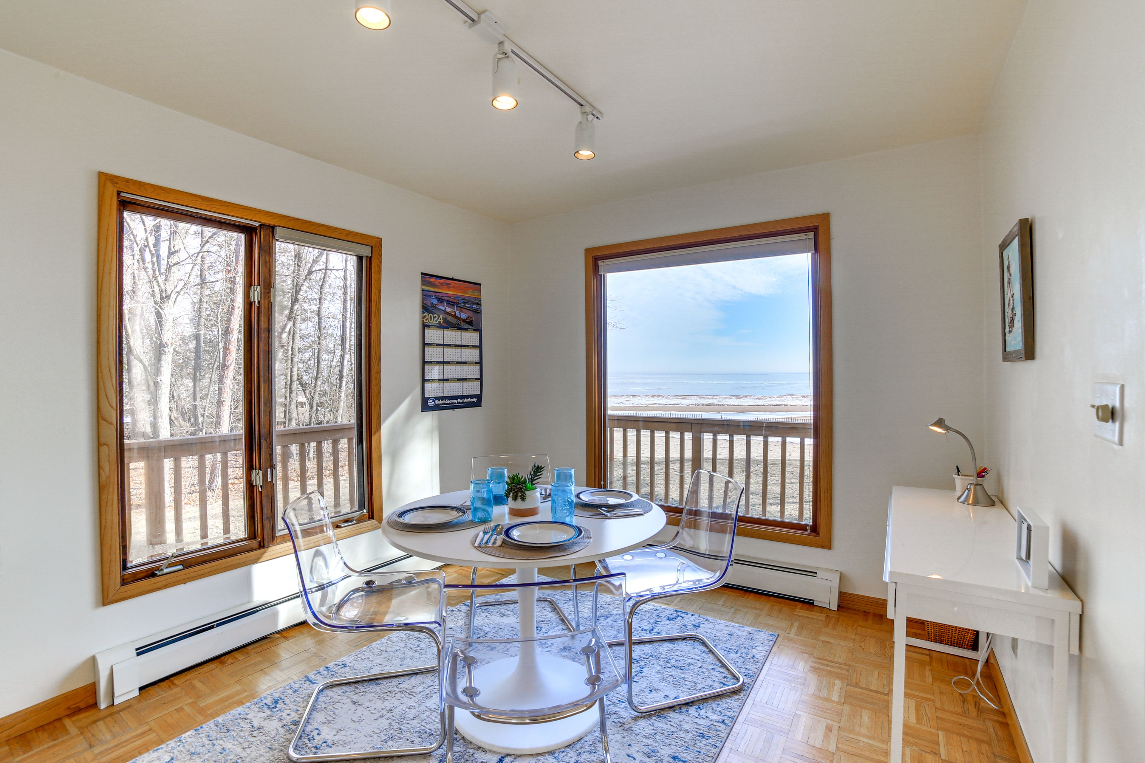 Breakfast Nook | Desk