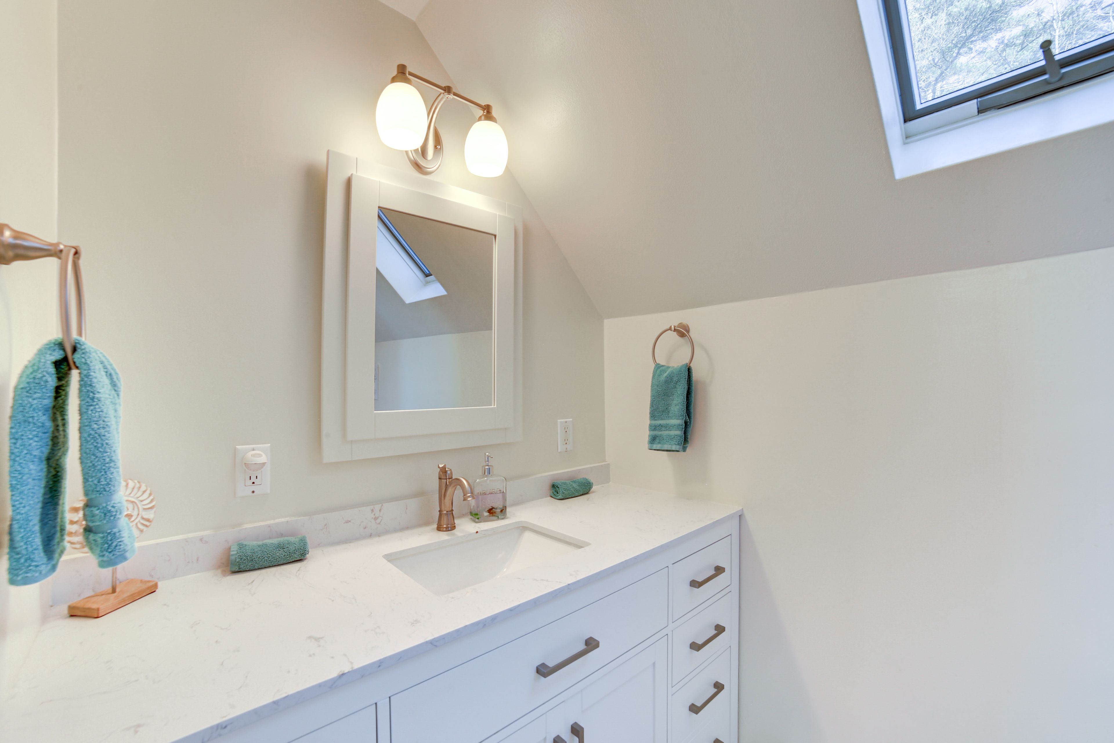 En-Suite Bathroom | Towels Provided