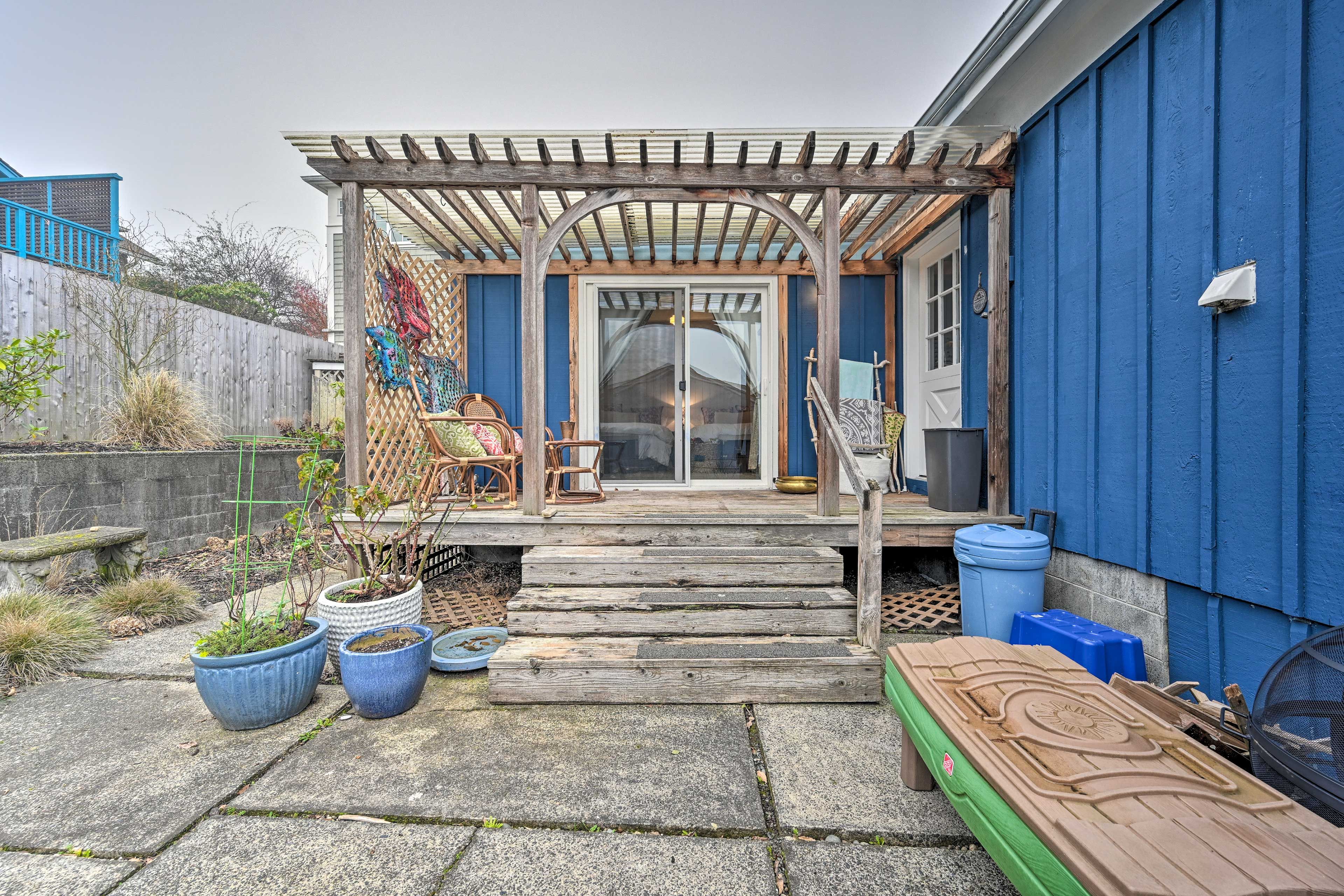 Exterior | 2-Building Setup | Stairs Required
