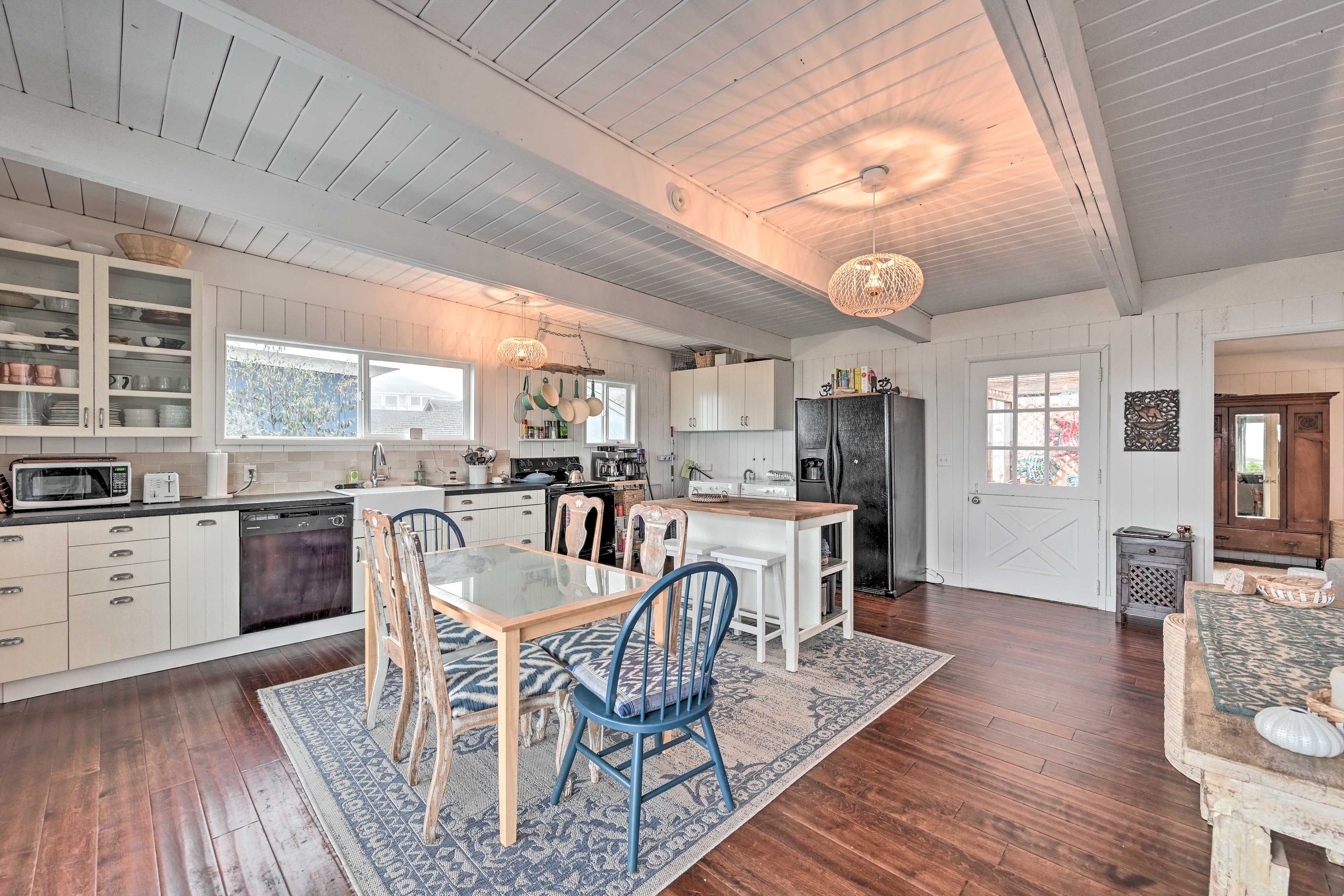 Dining Area | Dishware & Flatware
