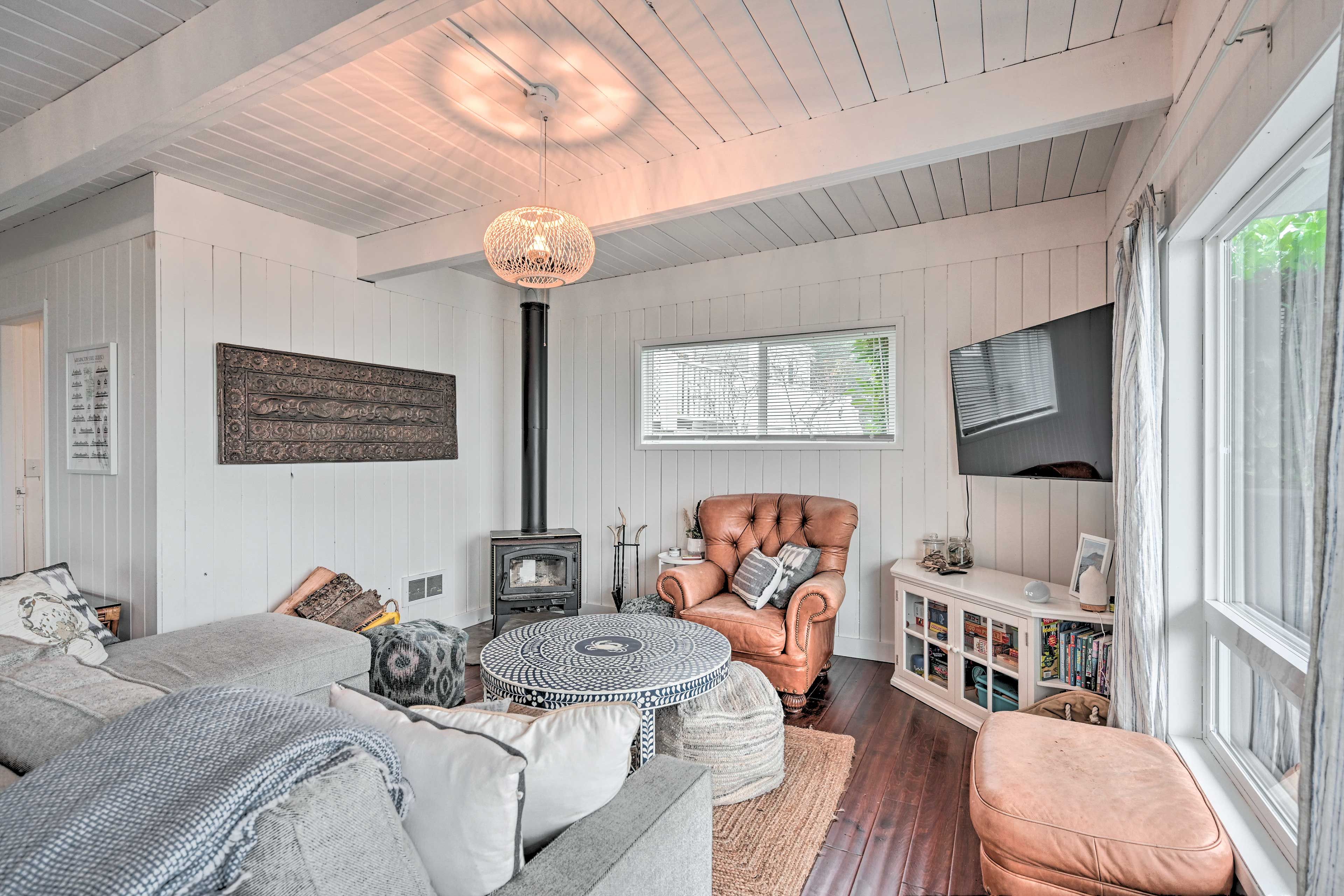 Langley Vacation Rental | 2BR | 2BA | Stairs Required | 1,000 Sq Ft