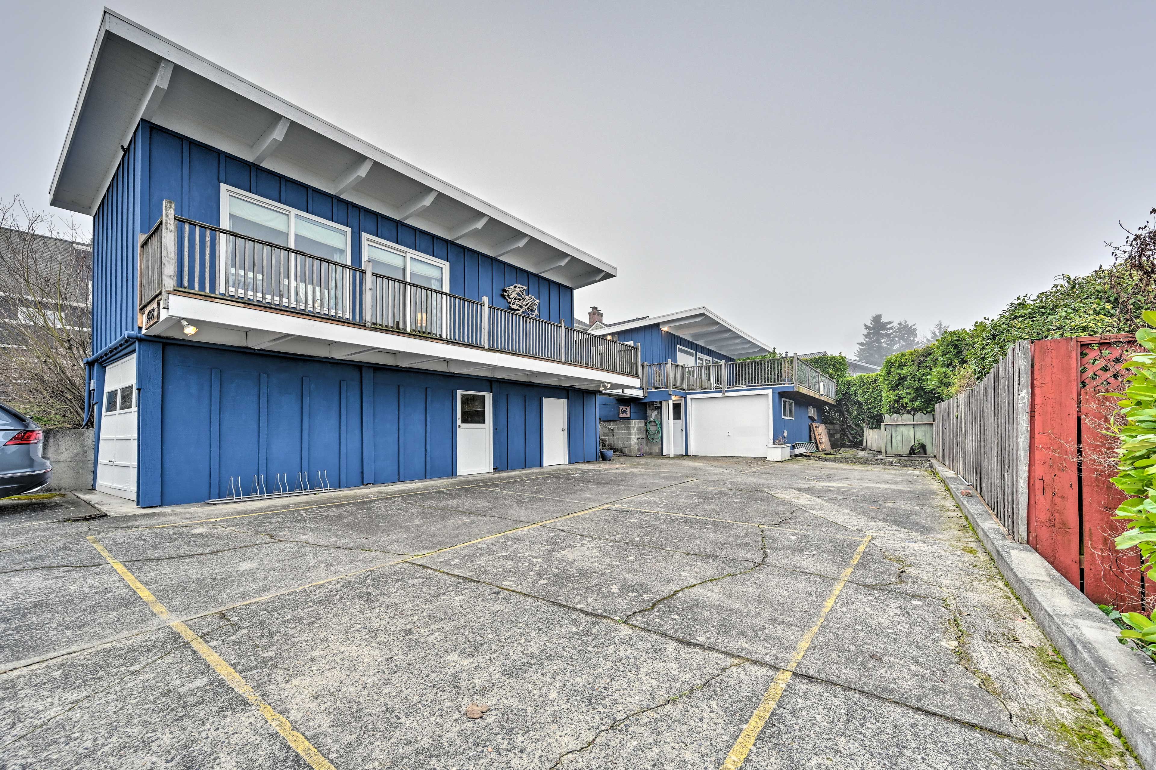 Parking | Driveway (6 Vehicles) | RV & Trailer Parking (30’ Limit)