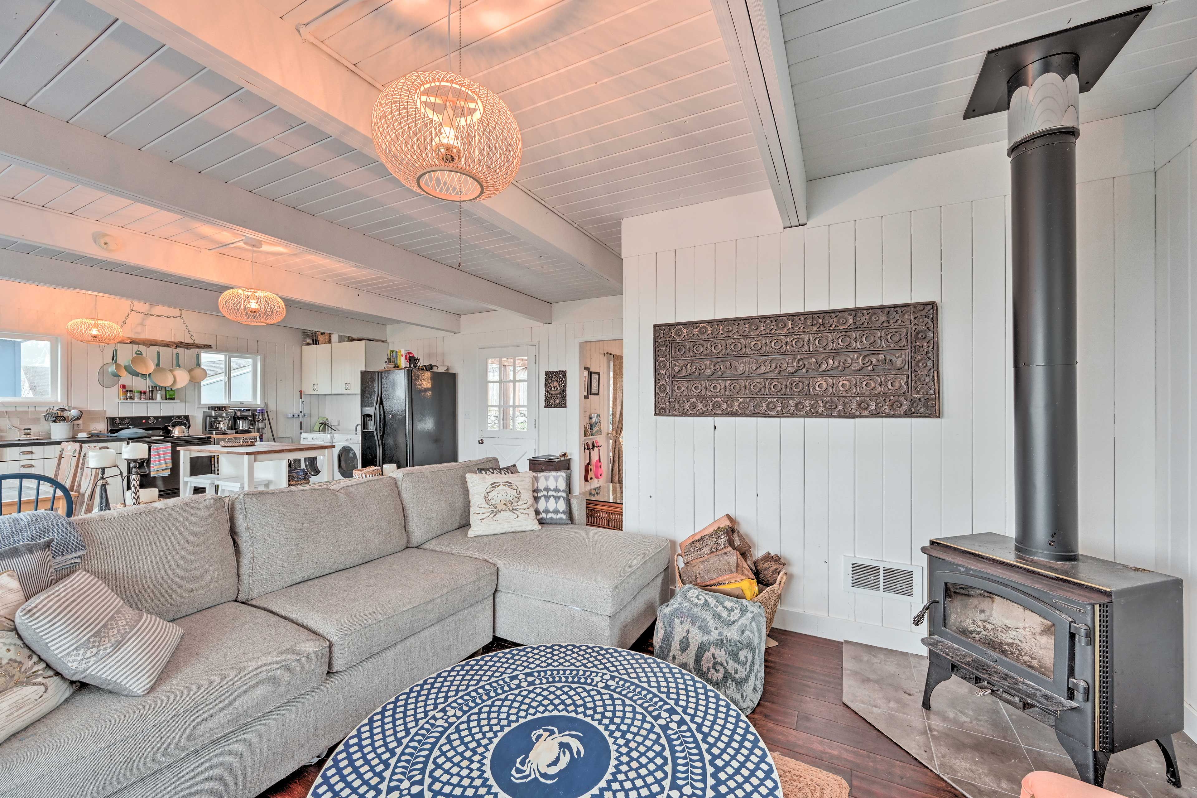 Living Room | Sleeper Sofa | Smart TV