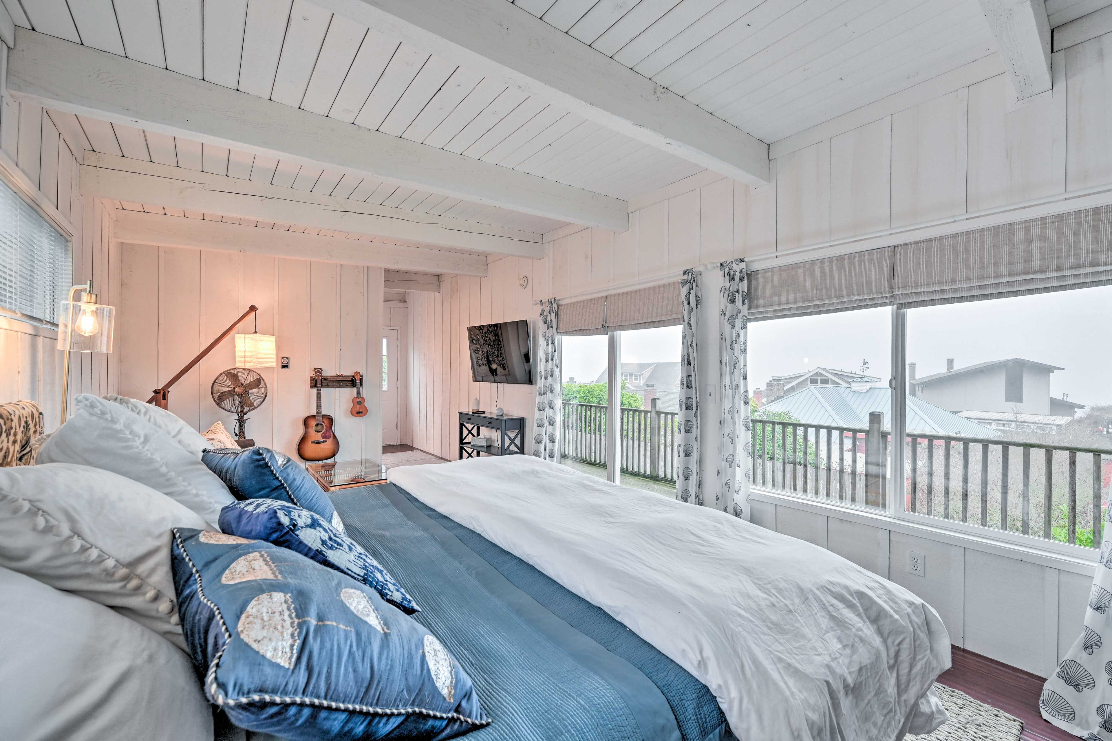 Bedroom 1 | King Bed | Sleeper Sofa | Smart TV