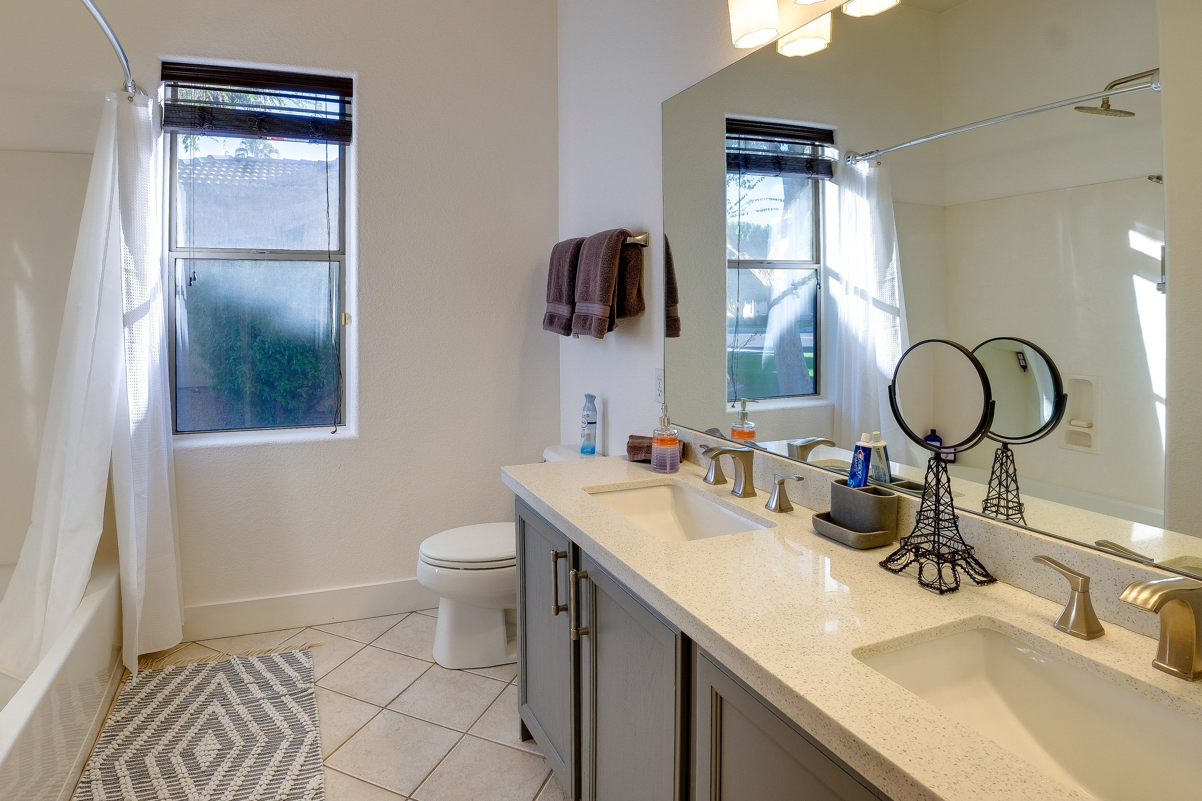 Full Bathroom | Main Level  | Complimentary Toiletries | Towels & Linens