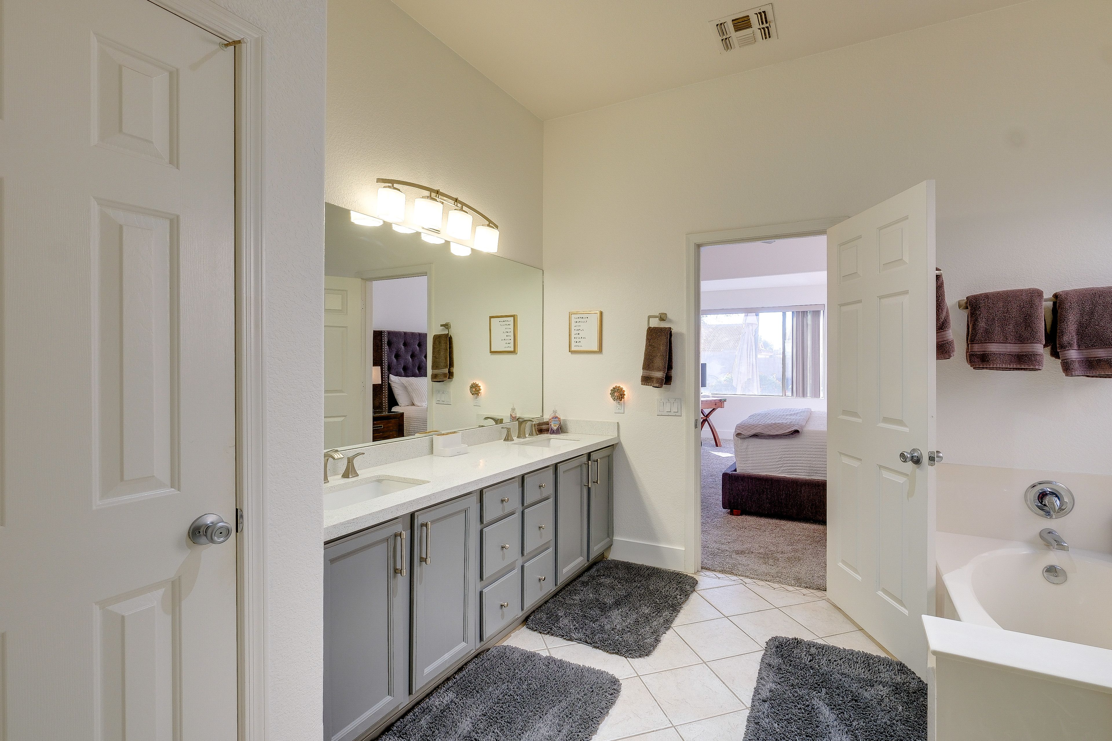 En-Suite Bathroom | Walk-In Closet | Soaking Tub