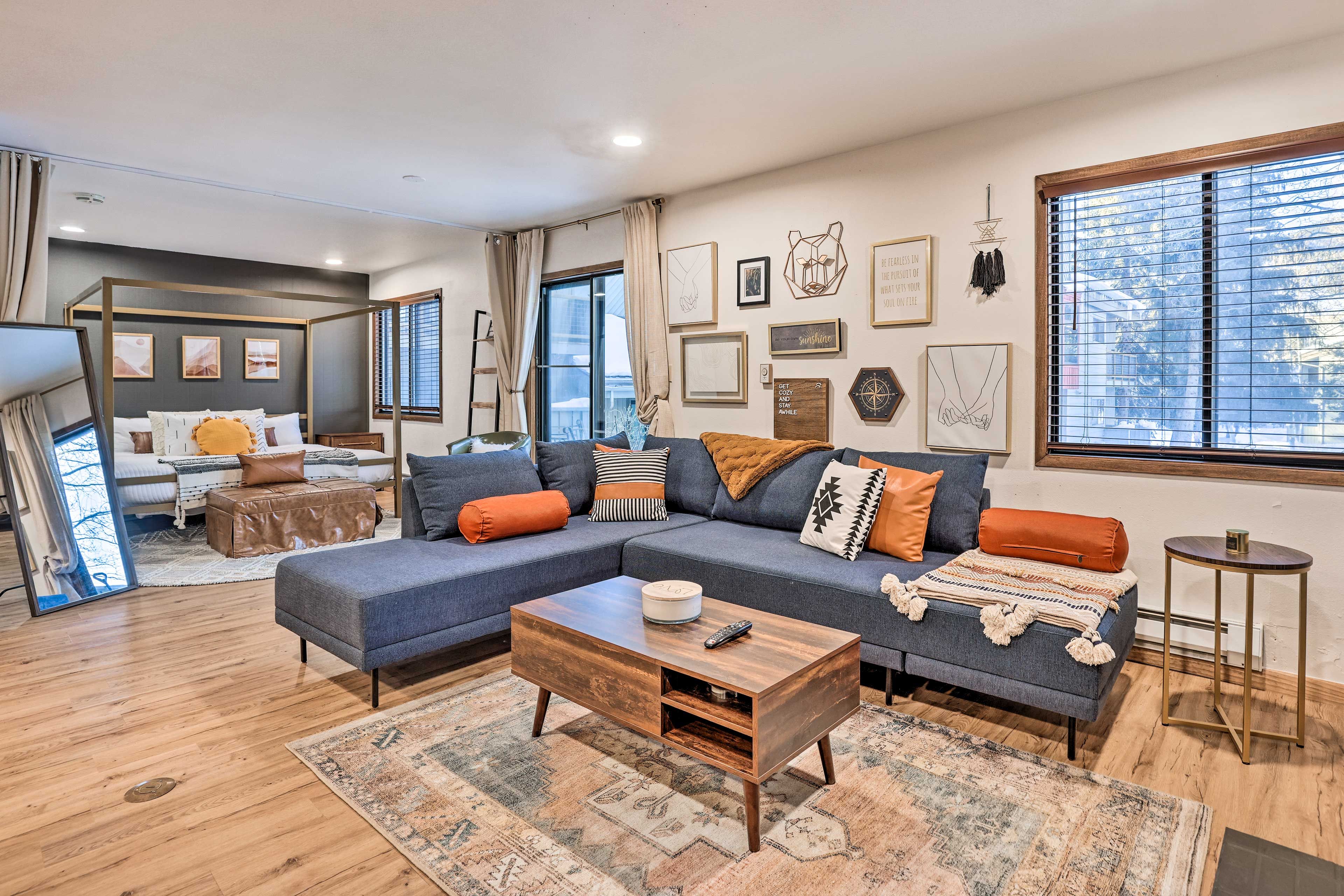 Living Area | Smart TV
