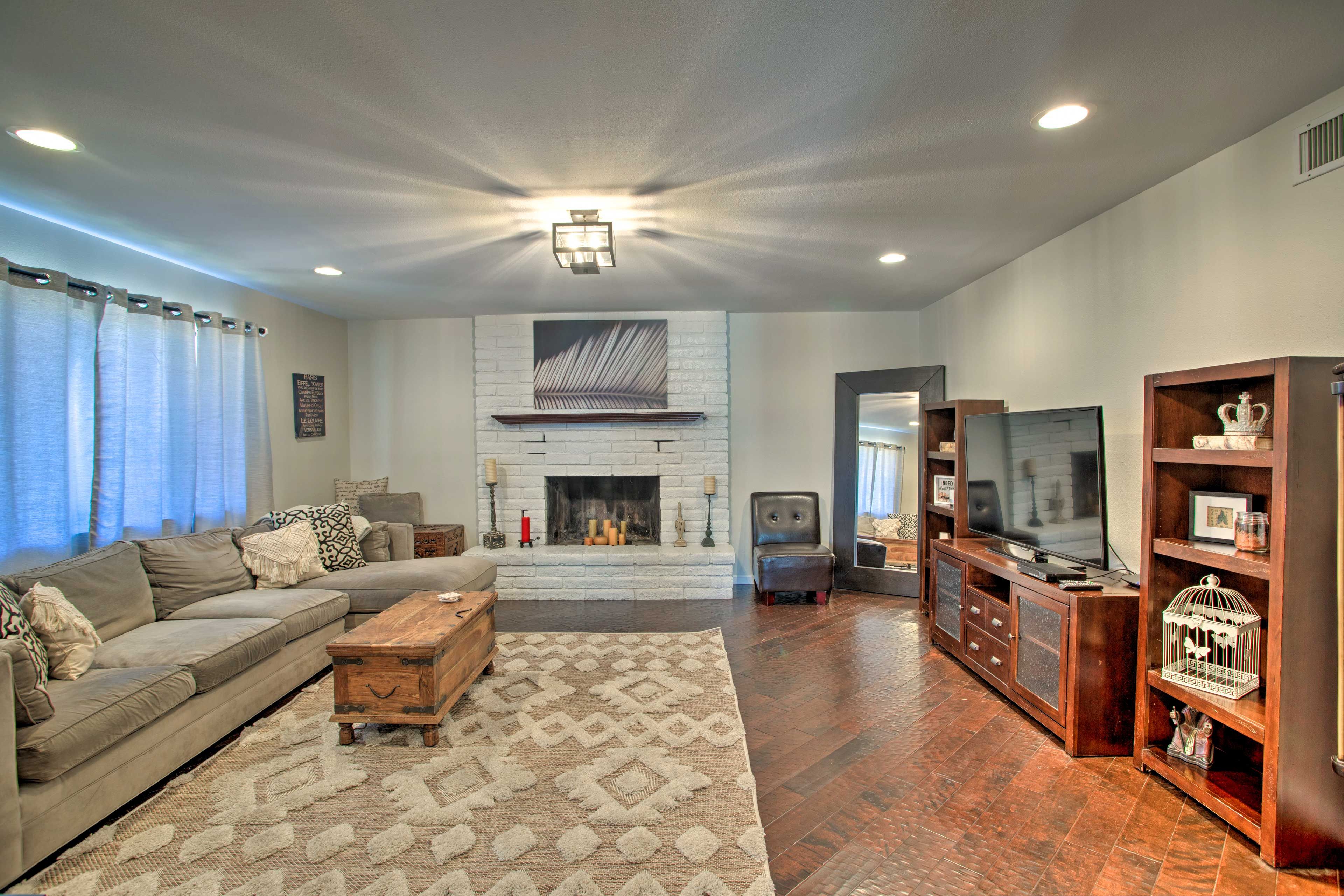 Living Room | Smart TV | DVD Player