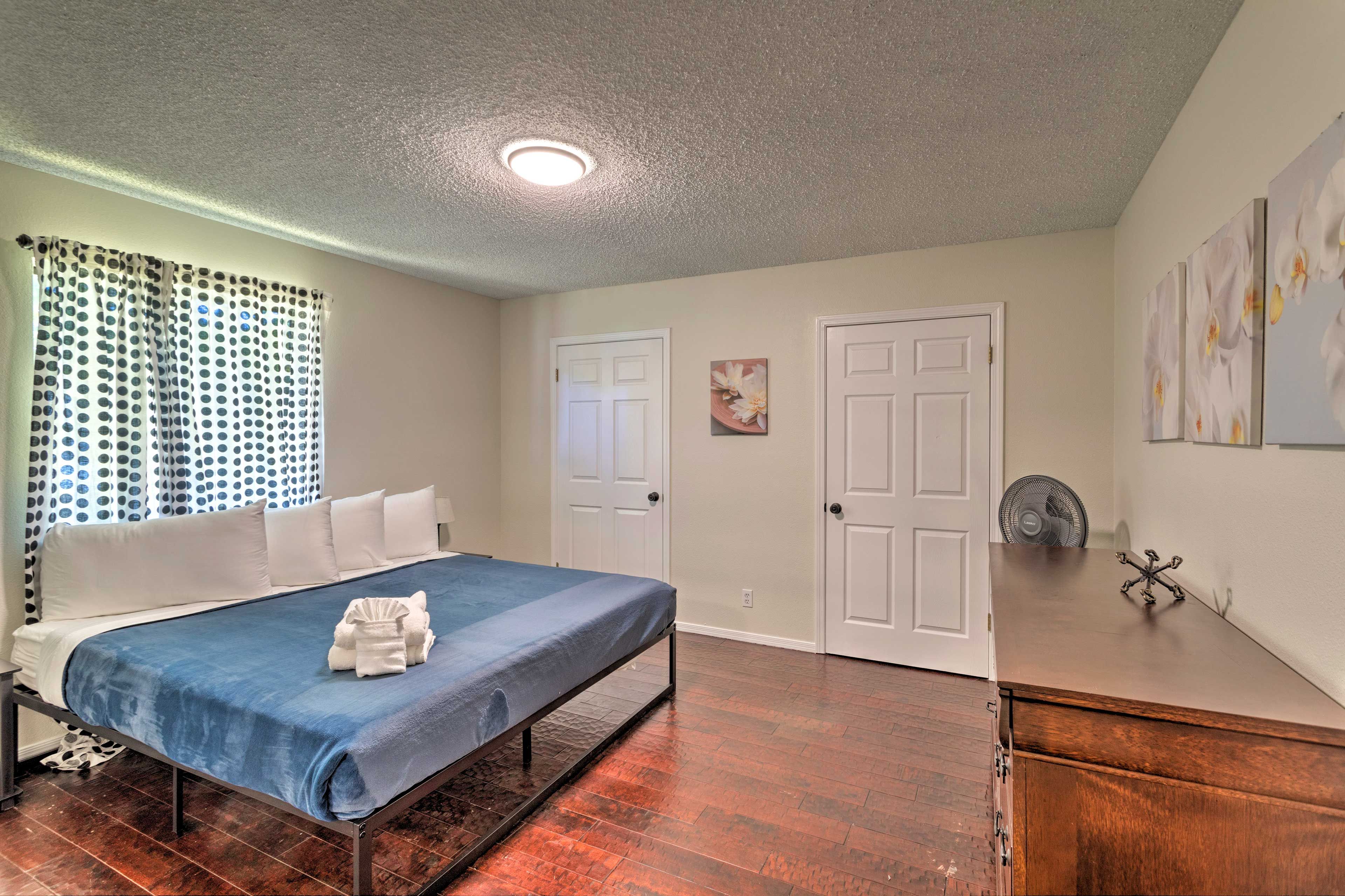 Bedroom 1 | King Bed