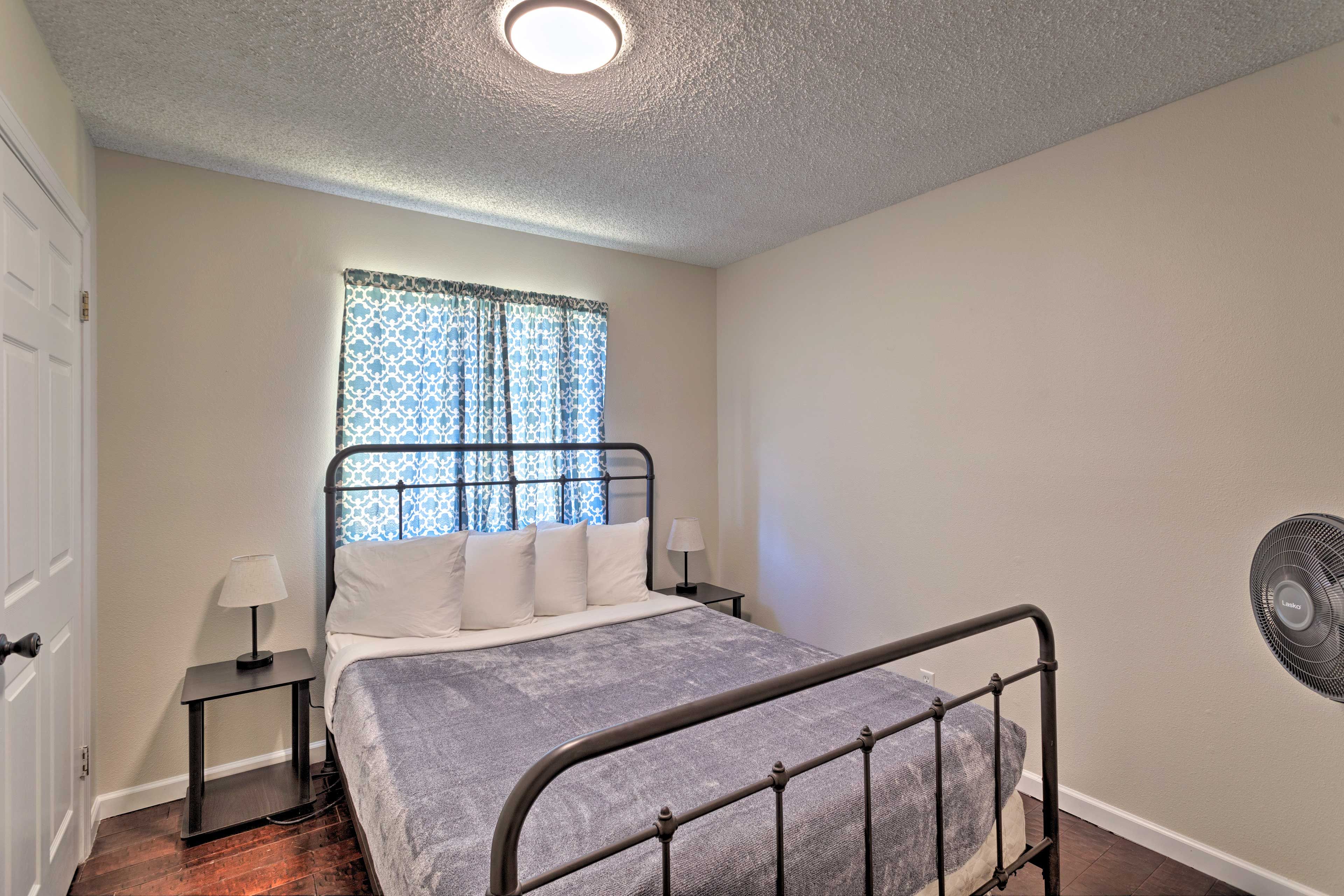 Bedroom 2 | Queen Bed