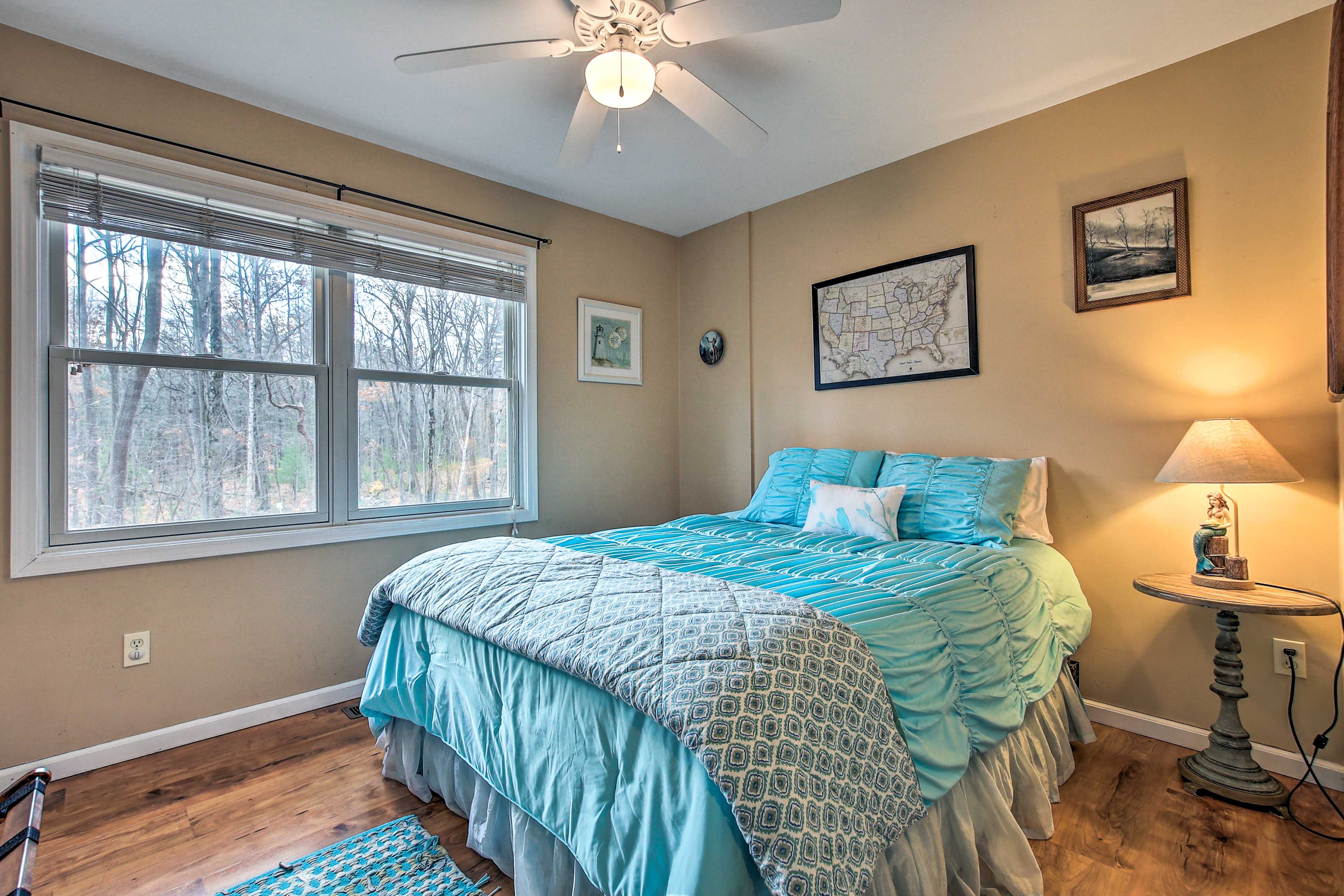 Bedroom 2 | Queen Bed | Main Floor