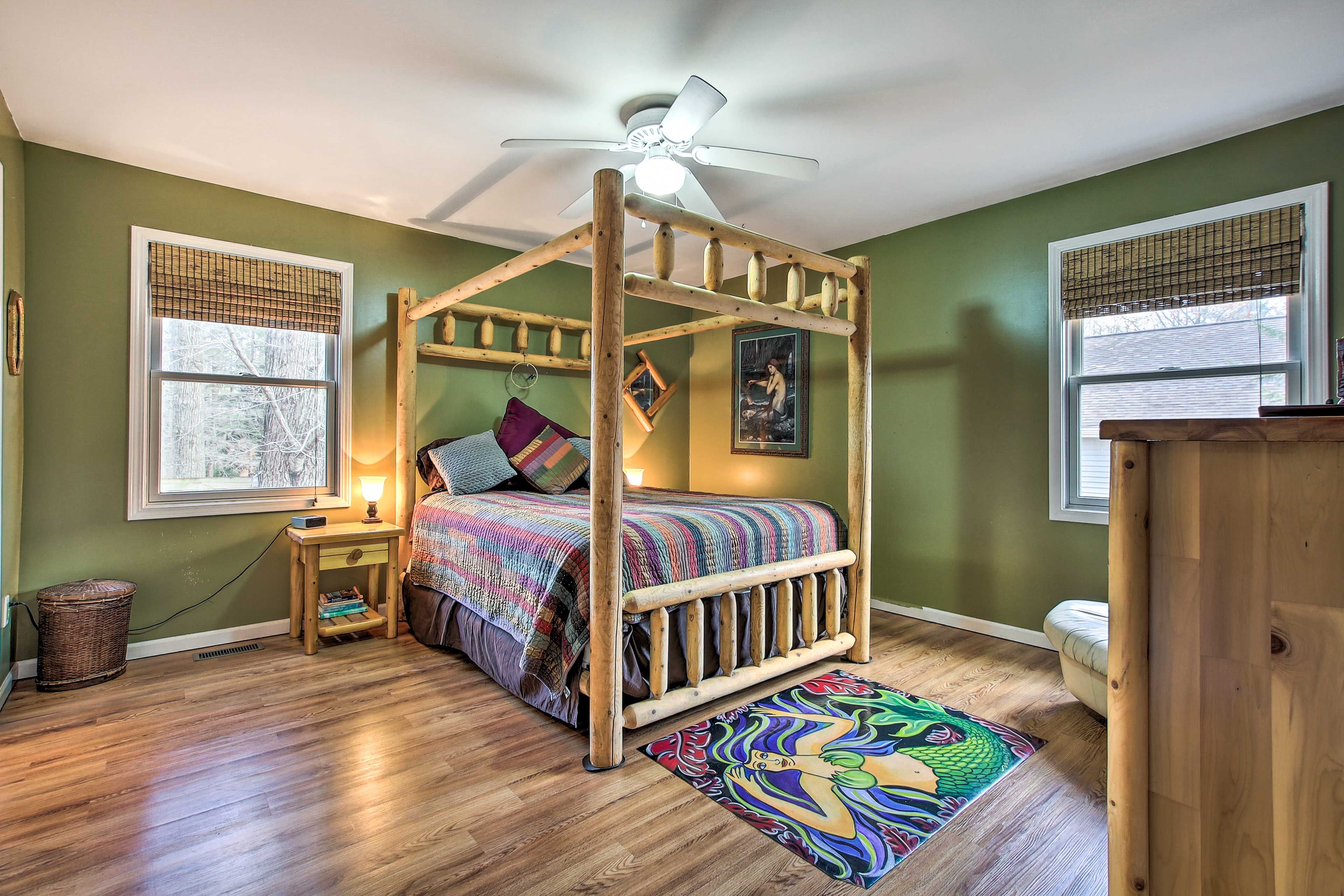 Bedroom 1 | Queen Bed | Main Floor