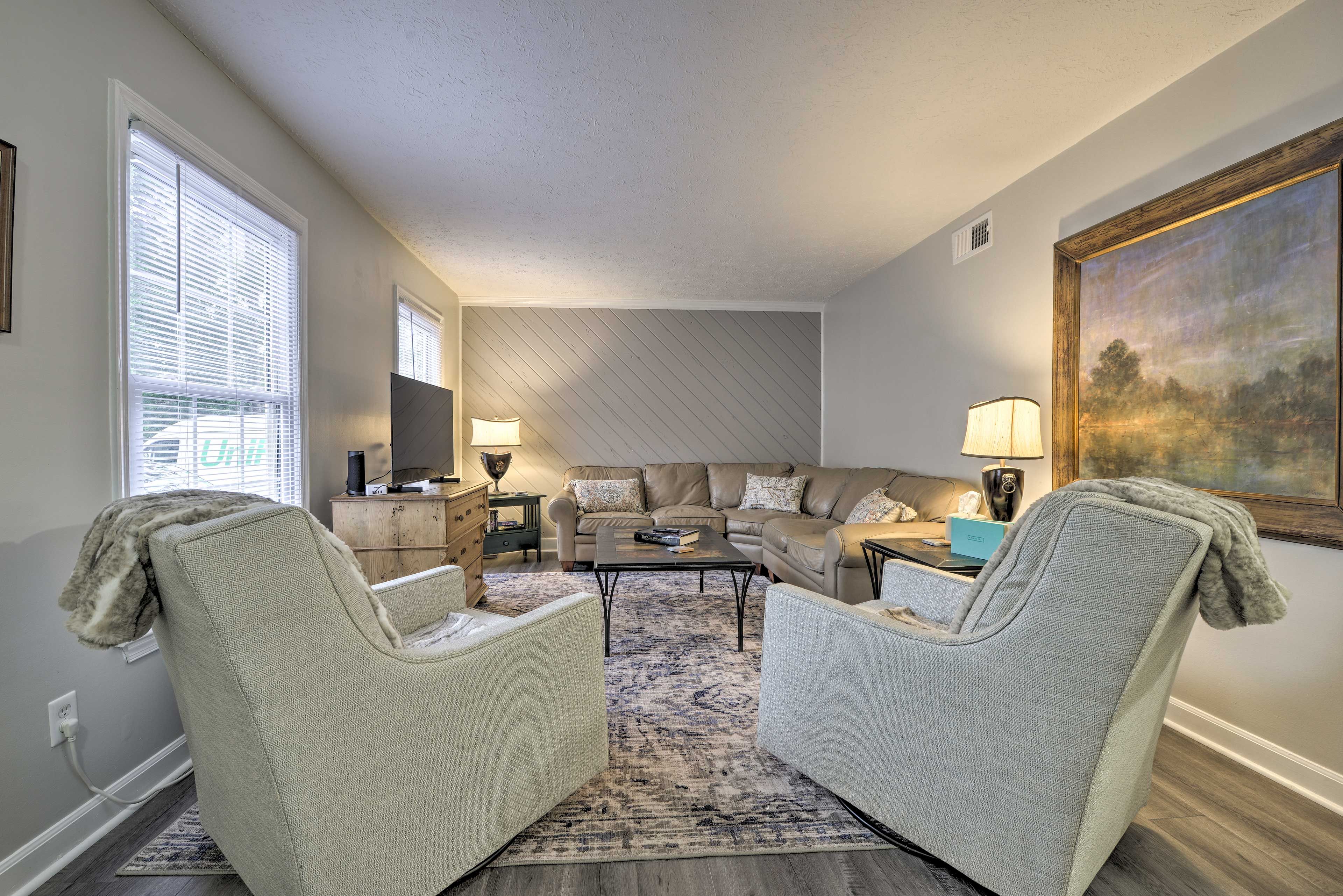 Living Room | Free WiFi (High Speed)