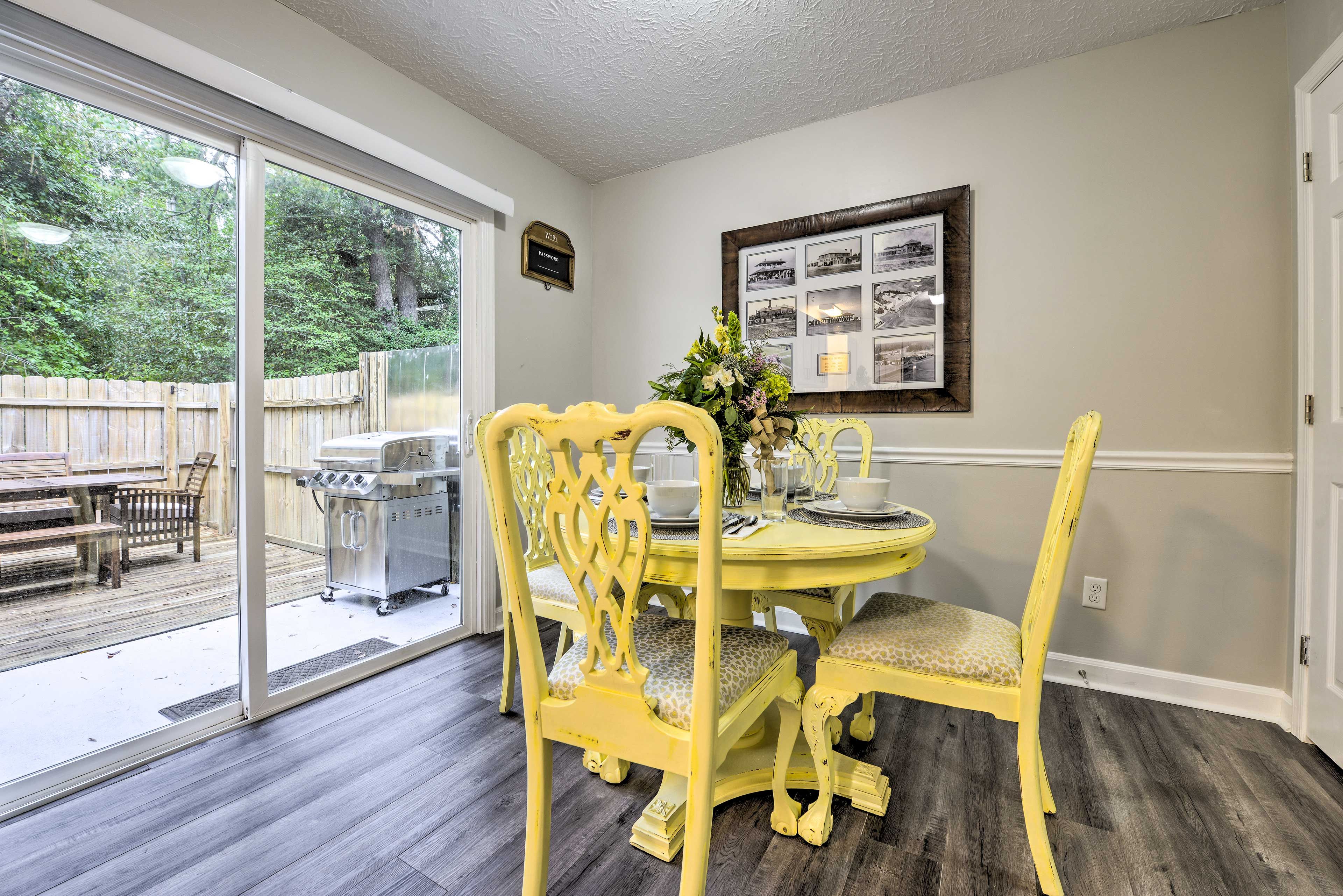 Dining Area | Dishware Provided