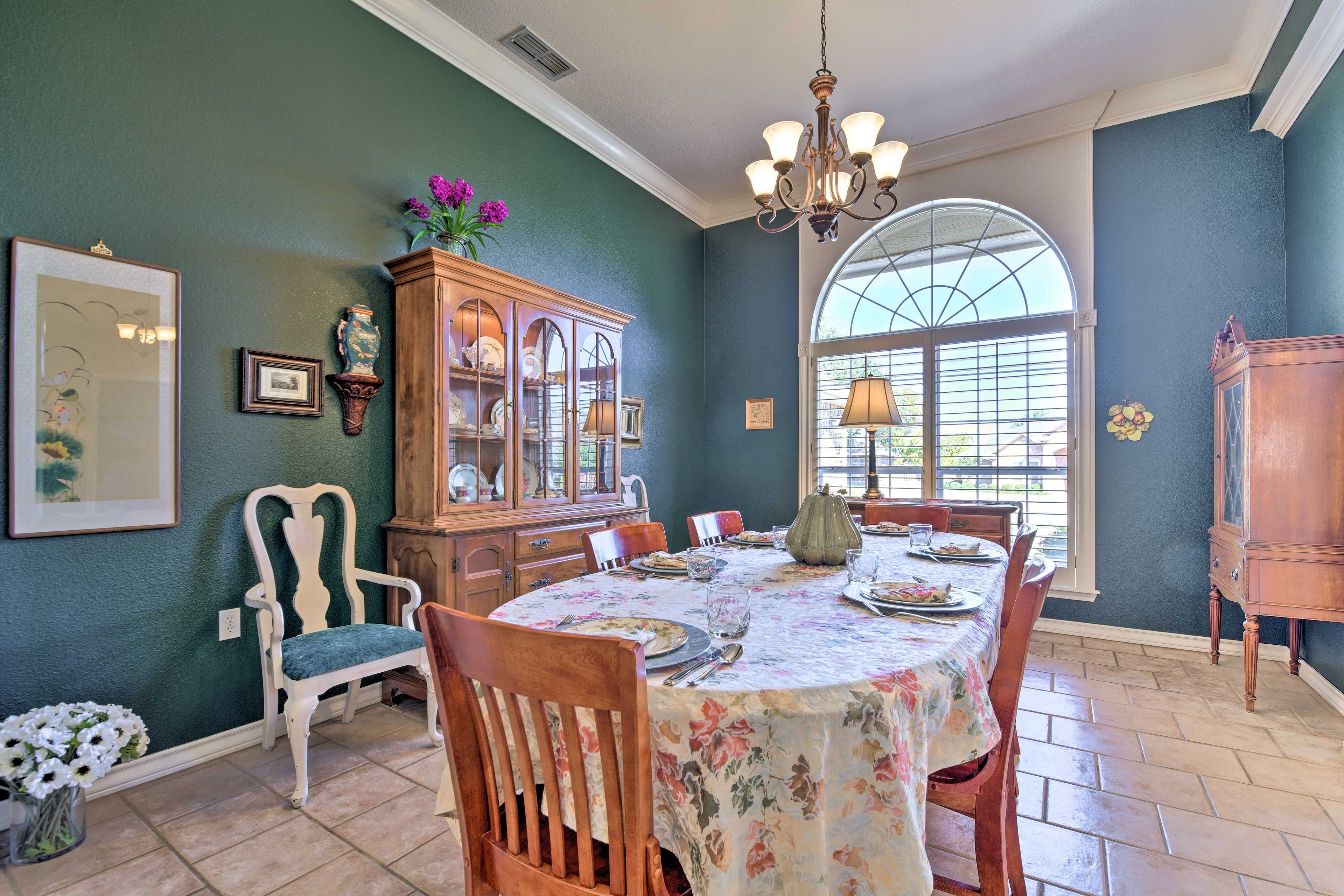 Dining Room | Dishware Provided