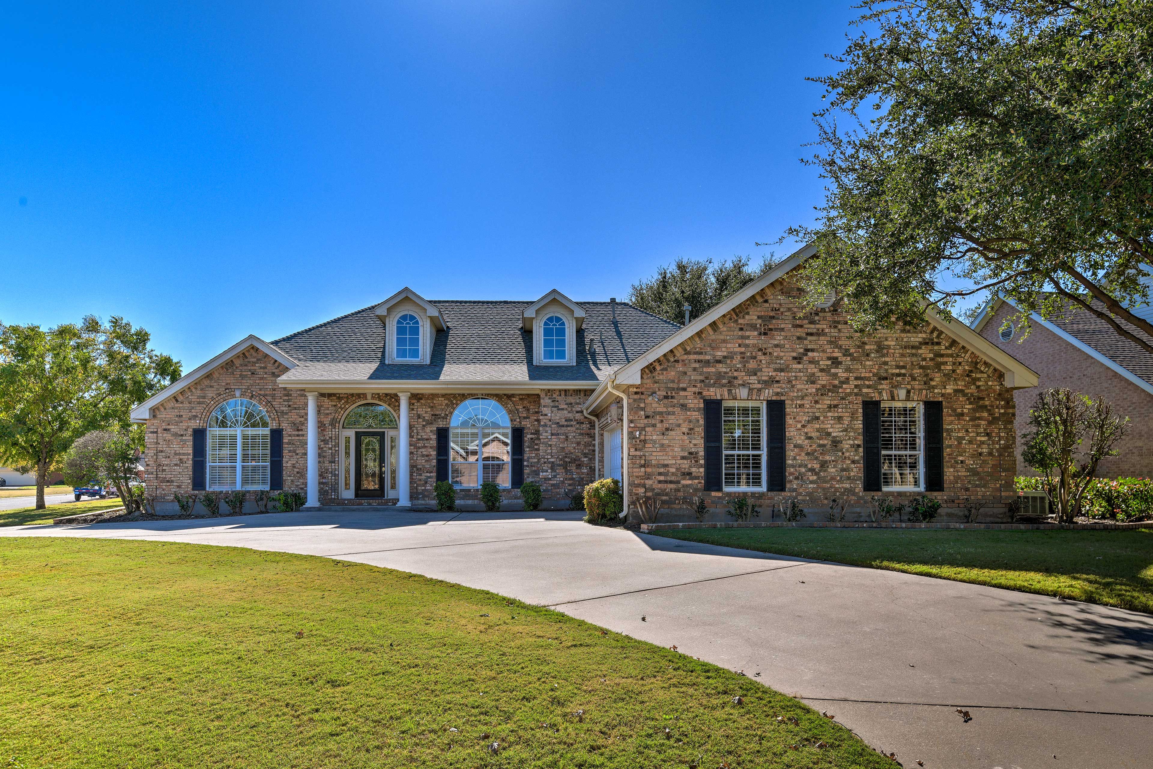 Abilene Vacation Rental | 3BR | 2.5BA | 2 Steps to Enter | 3,100 Sq Ft