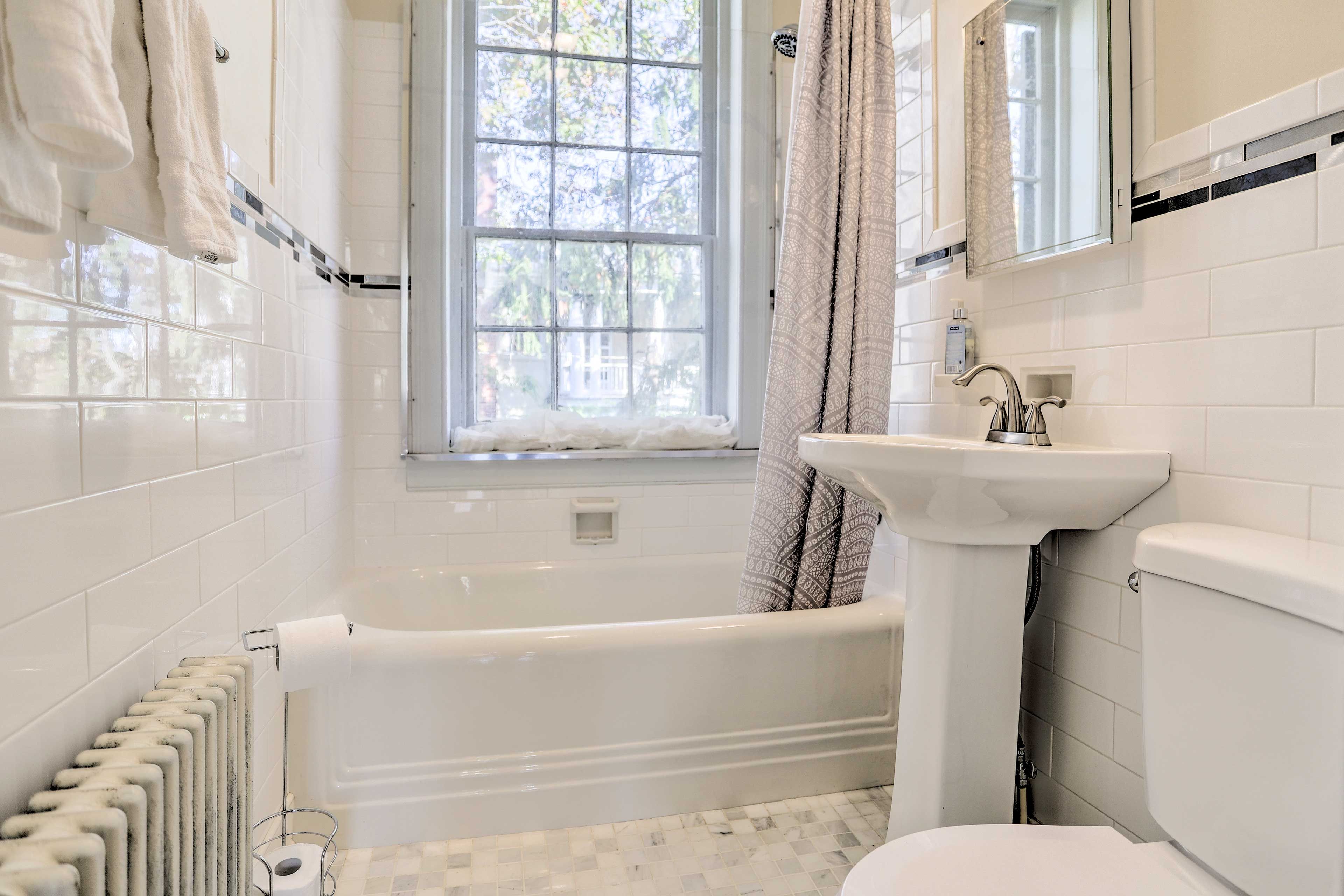 Full Bathroom | 3rd Floor