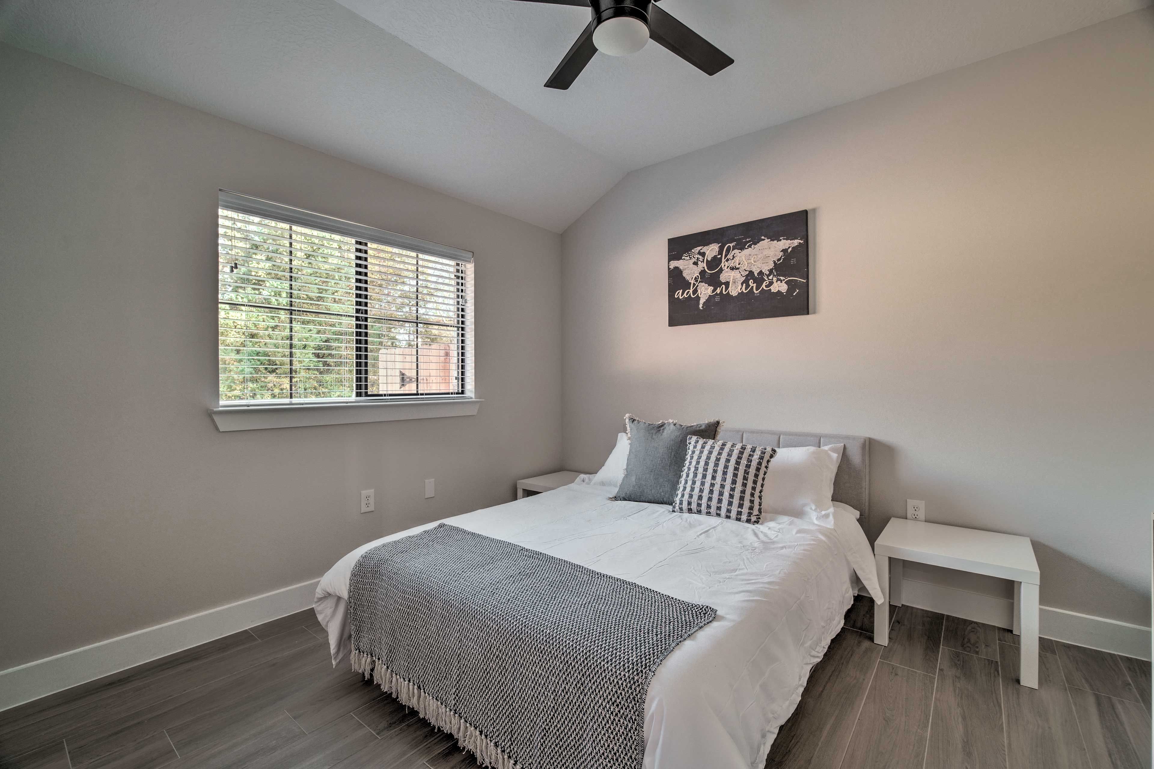 Bedroom 2 | Queen Bed